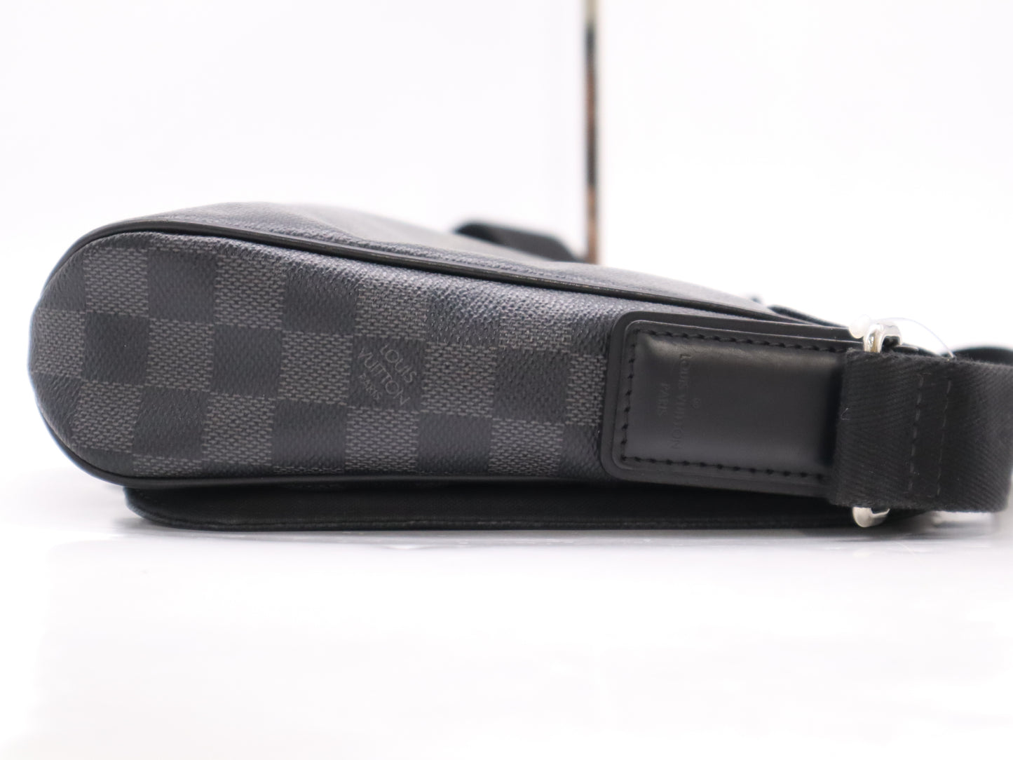 LOUIS VUITTON N41260? Damier Graphite District PM Shoulder Bag
