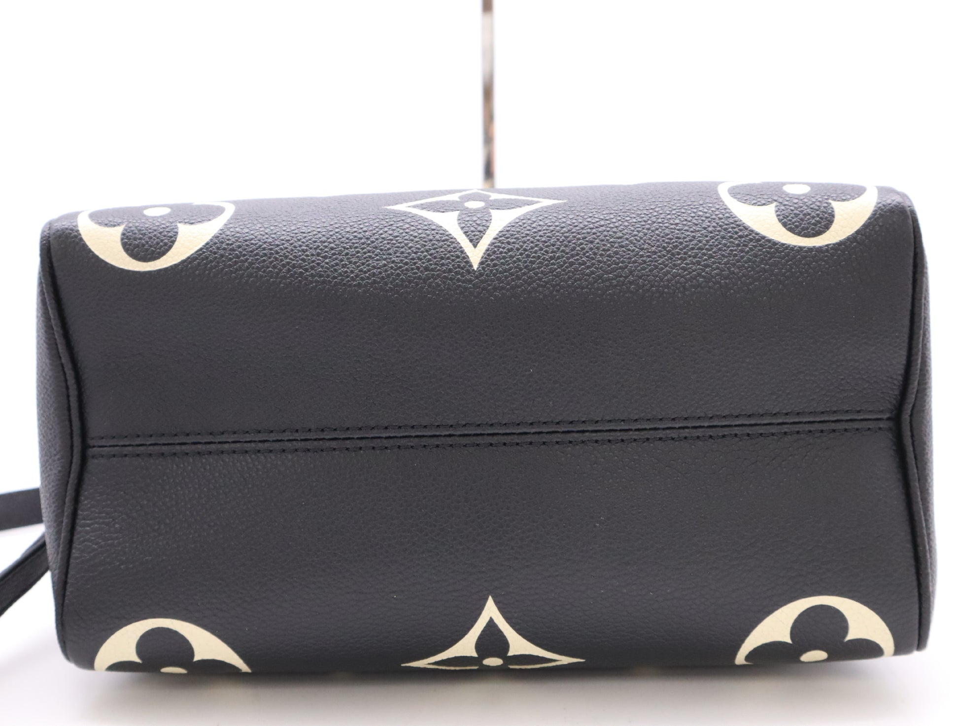 LOUIS VUITTON M58947 Empreinte Speedy 25 Bandouliere Two-Tone Handbag, RFID Verified, Includes Padlock, Two Keys, Shoulder Strap, and Dust Bag
