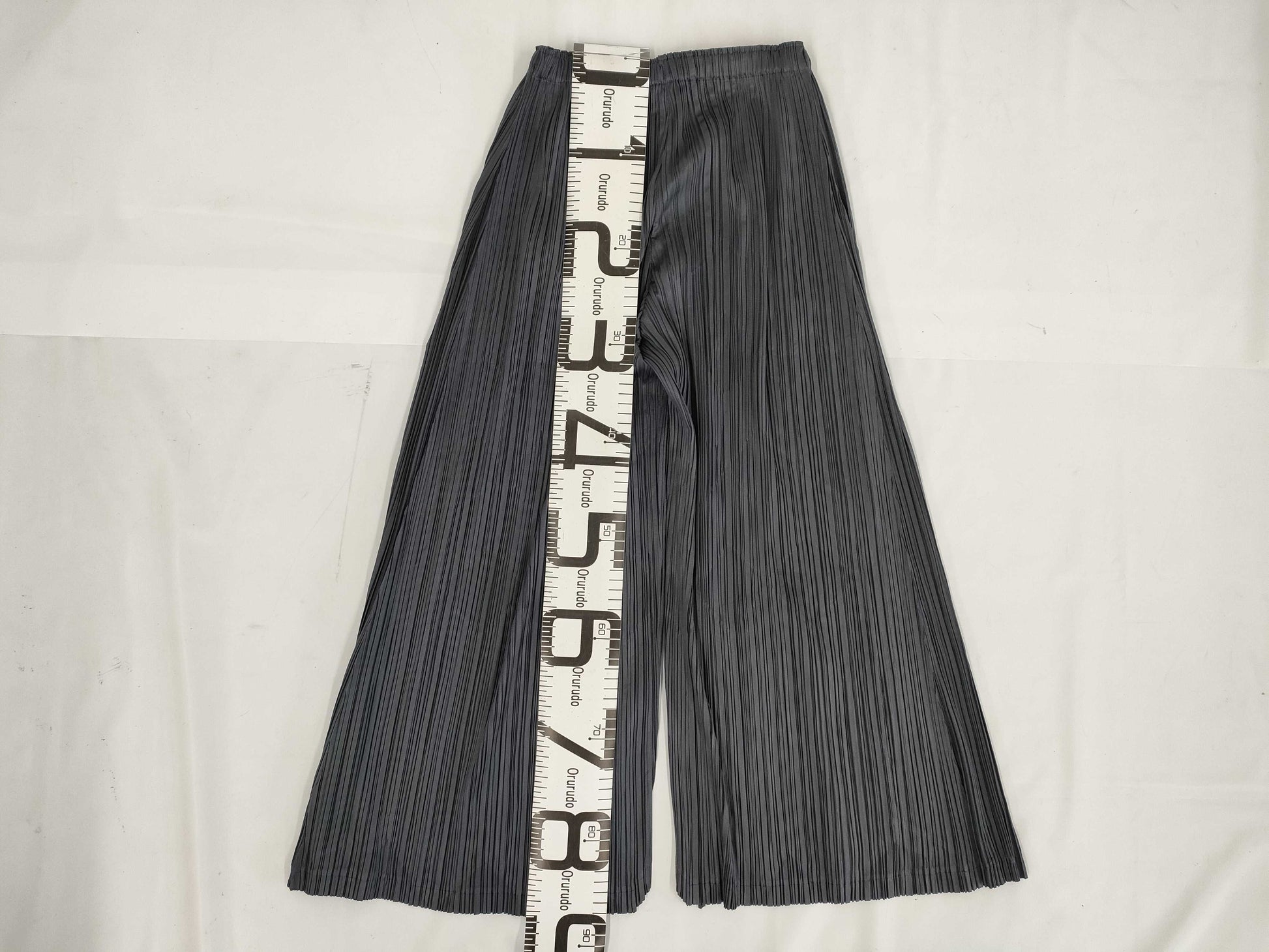 ISSEY MIYAKE Pleats Please Wide-leg Gaucho Pants, All-Over Print, Polyester, Gray, Size 3