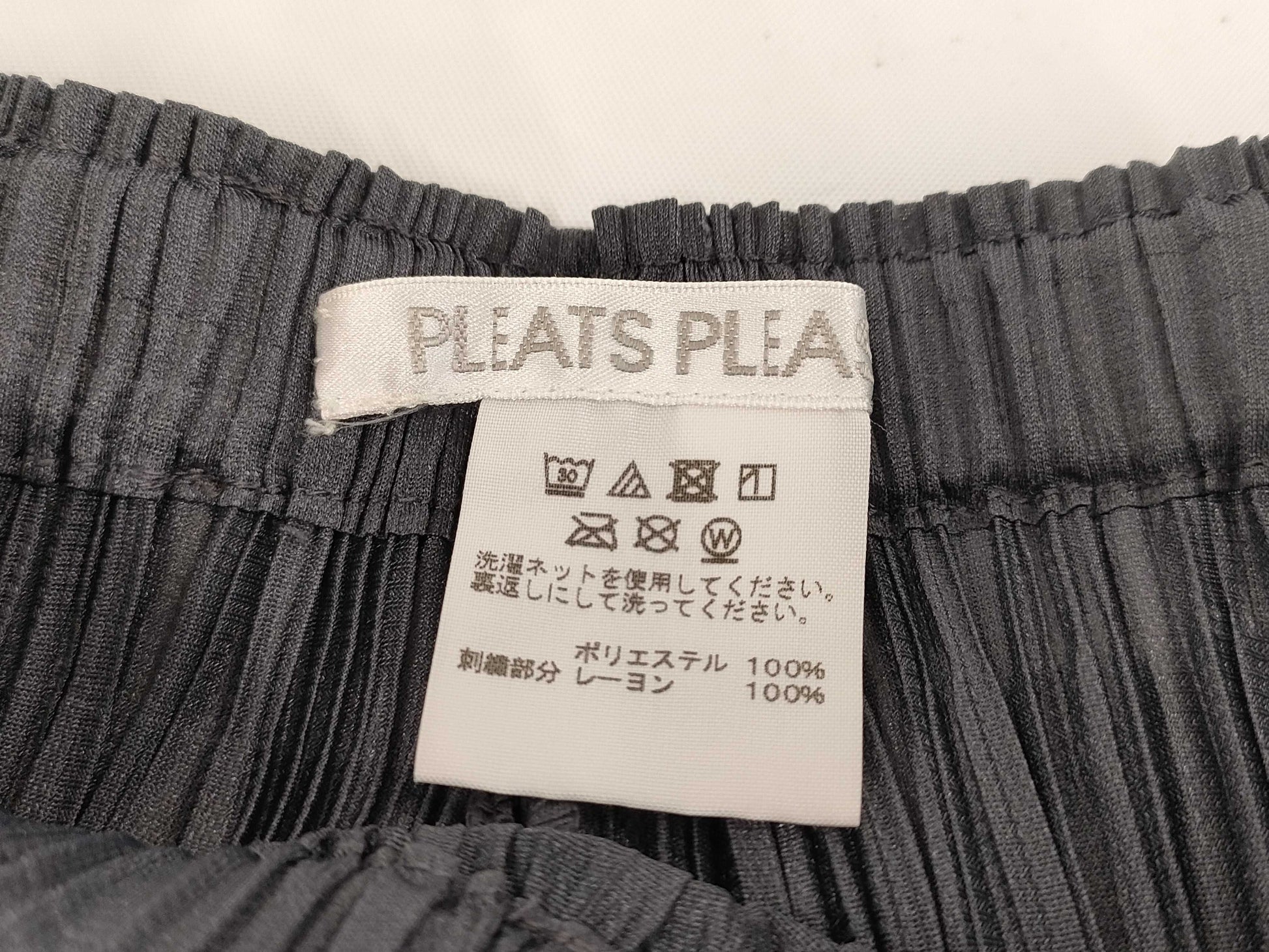 ISSEY MIYAKE Pleats Please Wide-leg Gaucho Pants, All-Over Print, Polyester, Gray, Size 3