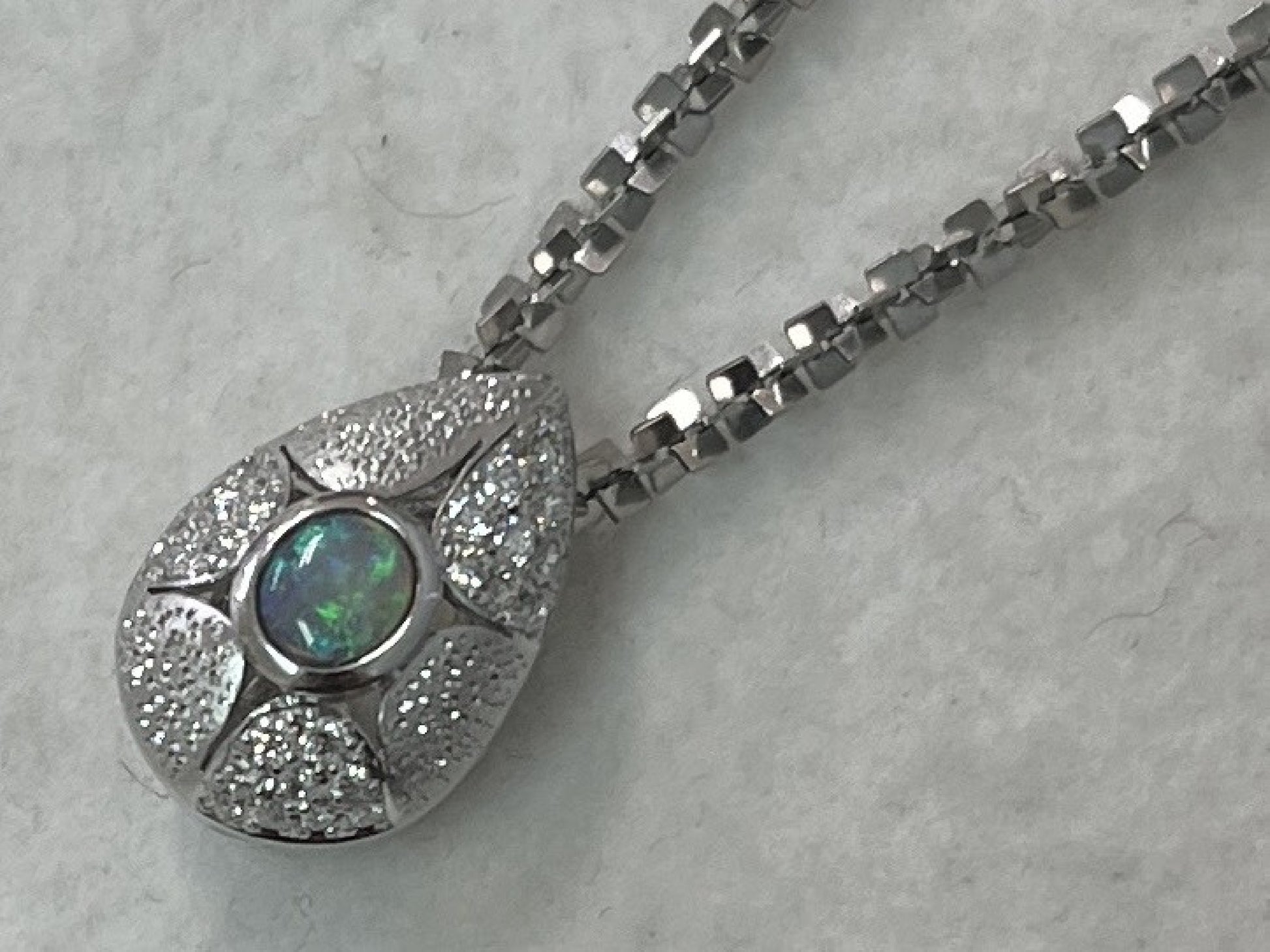 OP0.25ct D0.30ct K18WG/Pt850 13.3g Necklace 