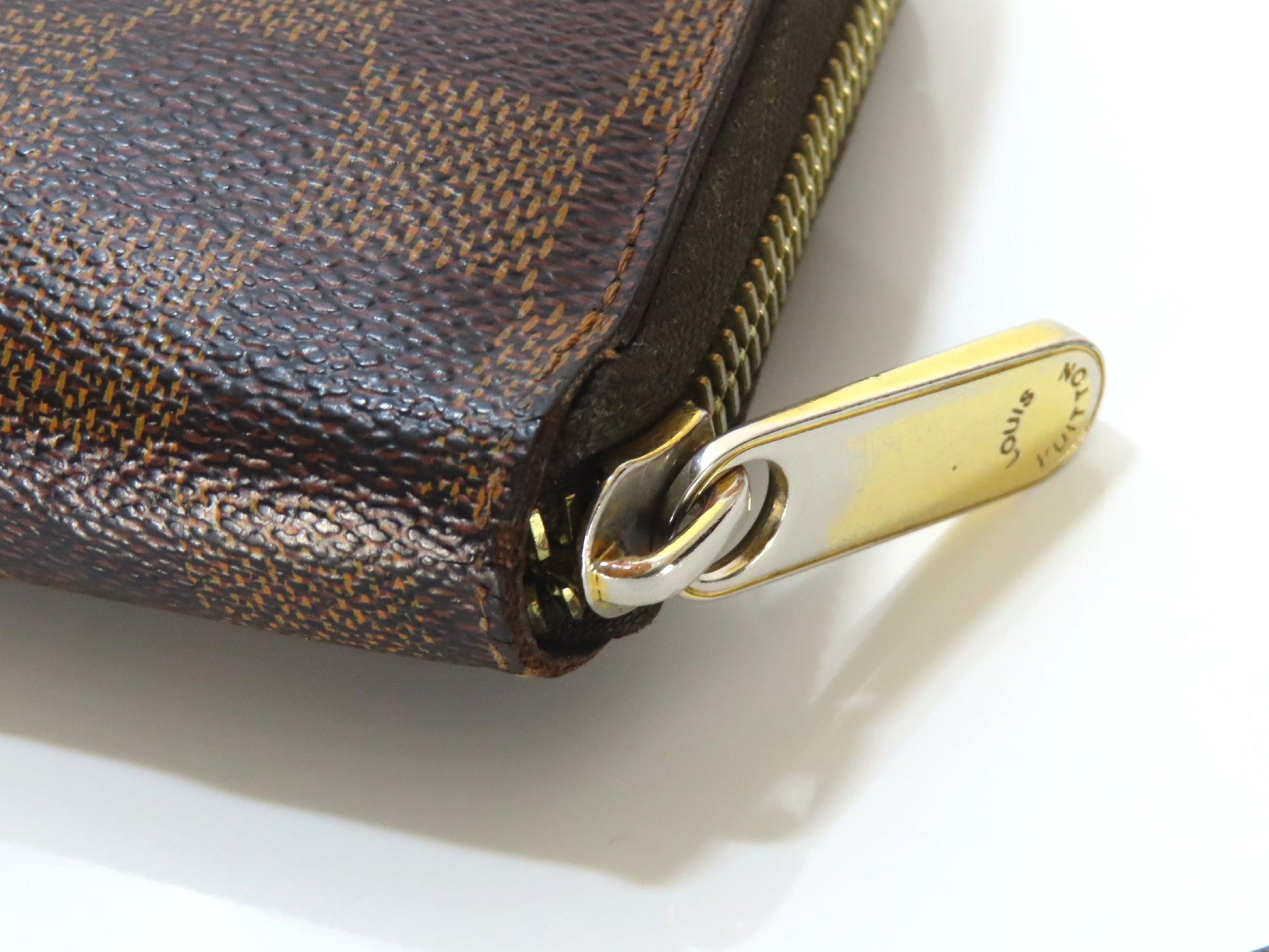 LOUIS VUITTON Damier Zippy Wallet