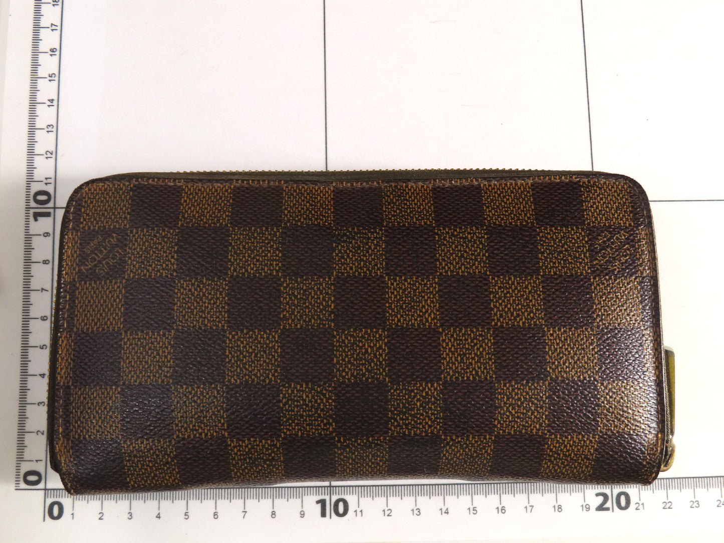 LOUIS VUITTON Damier Zippy Wallet