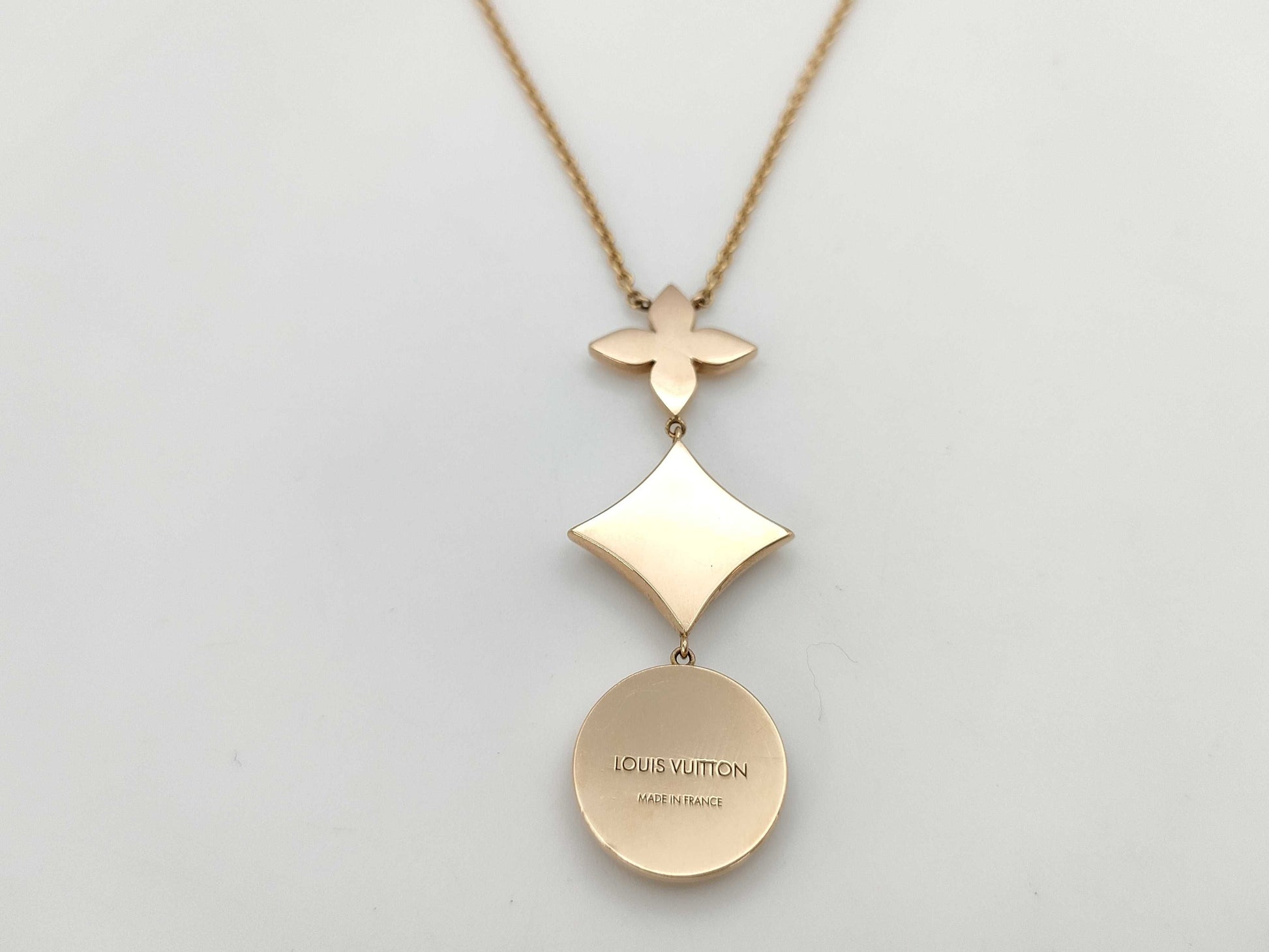 LOUIS VUITTON Blossom Nacre Shell Diamond PG Au750 12.3g Necklace