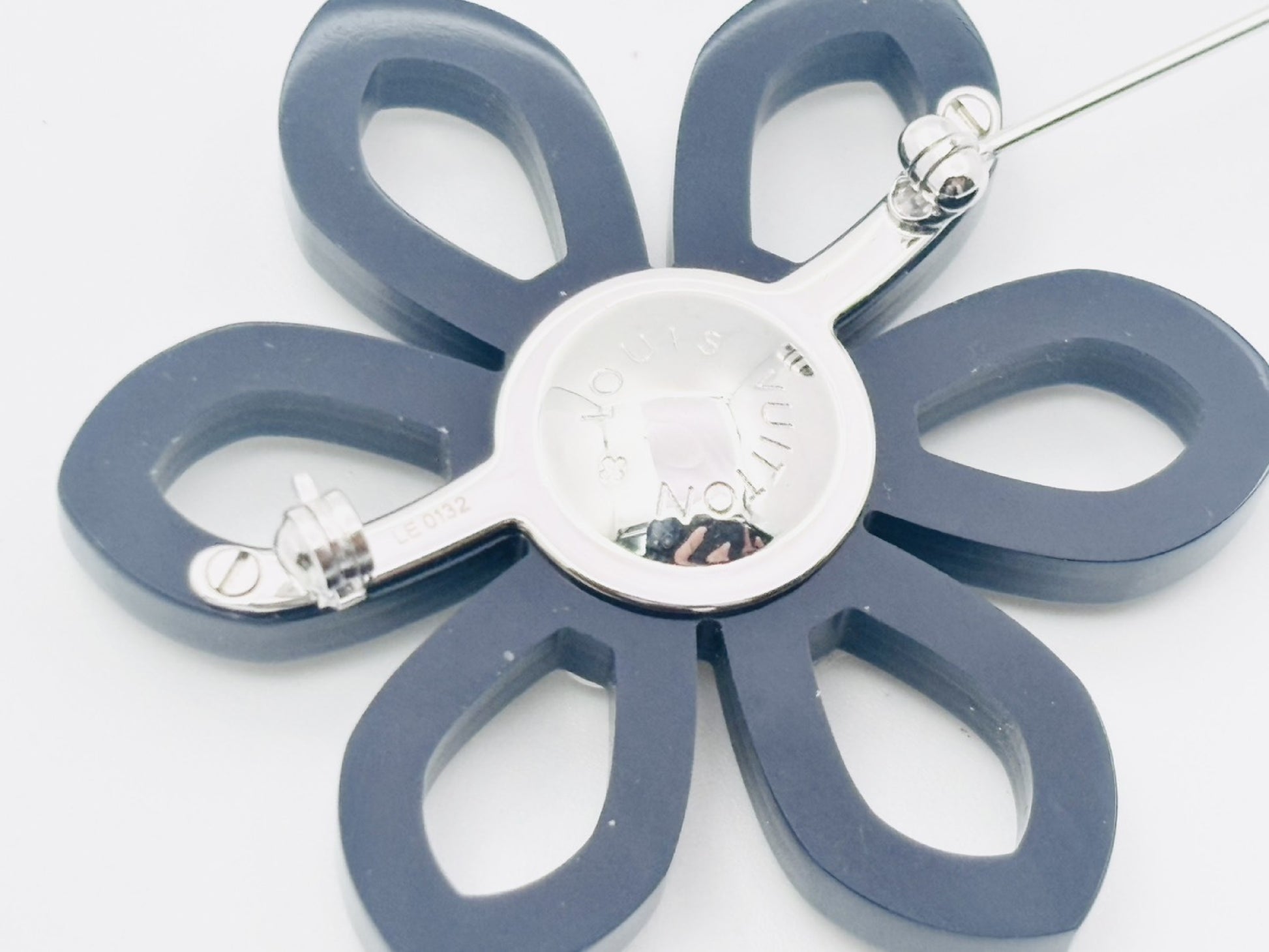 LOUIS VUITTON Vuitton Flower Rhinestone Resin Plastic Black LE0132 Brooch