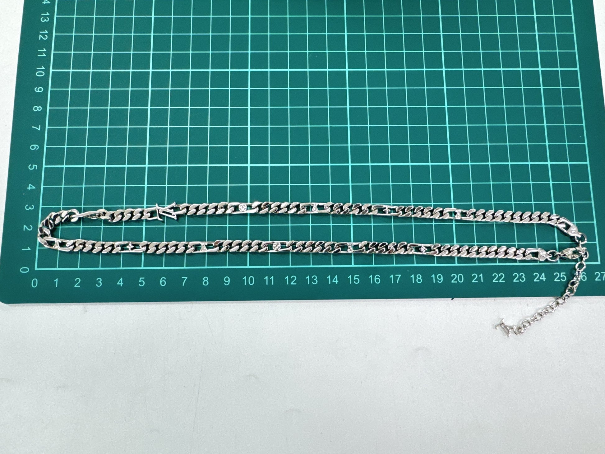 LOUIS VUITTON Louis Vuitton M02248 AK3234 LV Figaro Silver Necklace