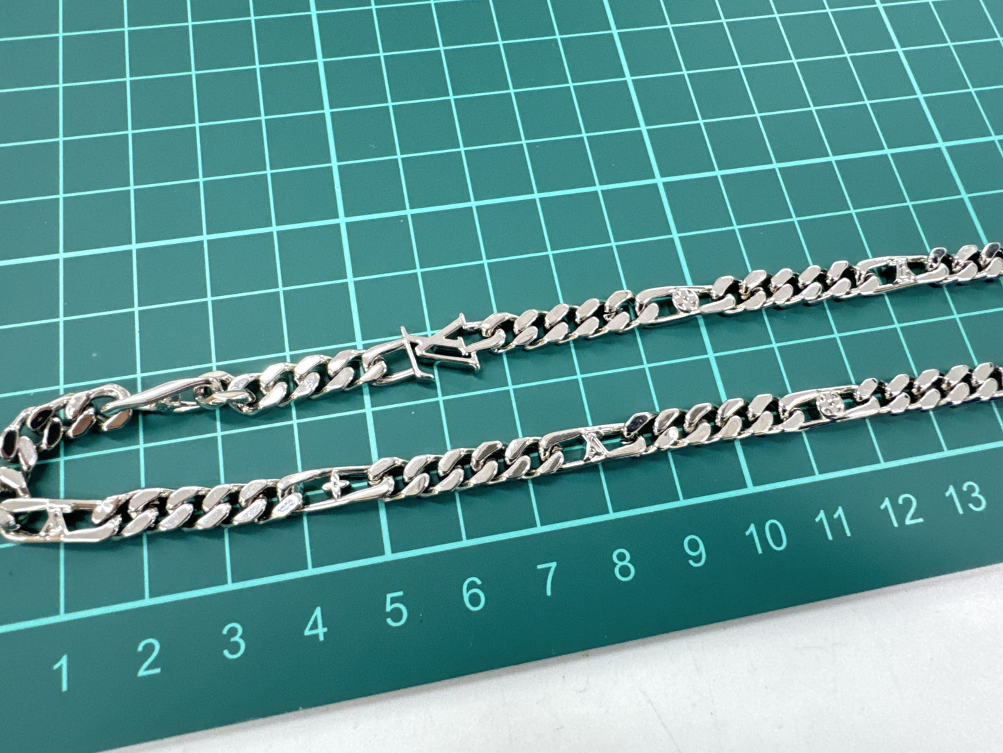 LOUIS VUITTON Louis Vuitton M02248 AK3234 LV Figaro Silver Necklace
