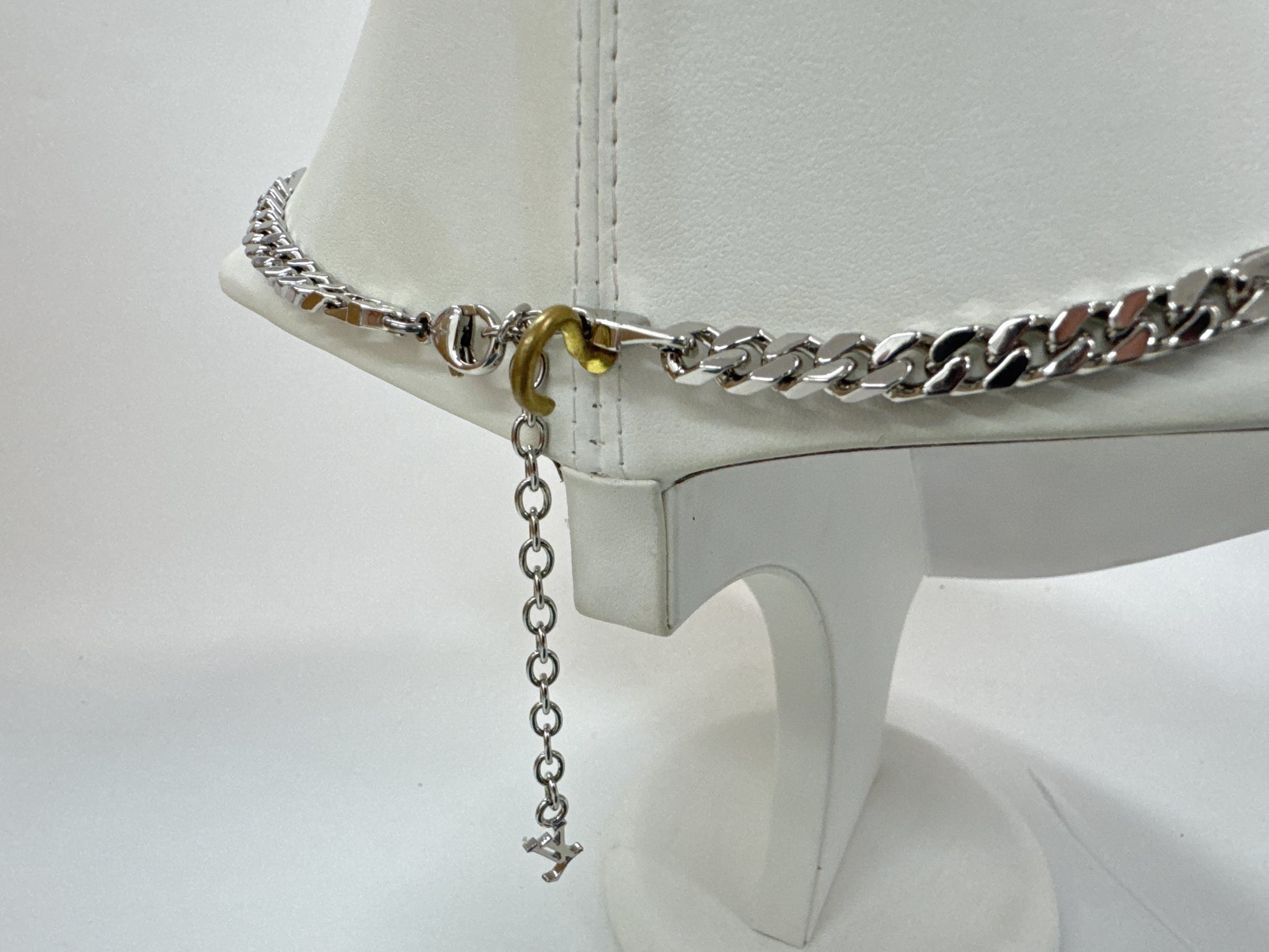 LOUIS VUITTON Louis Vuitton M02248 AK3234 LV Figaro Silver Necklace