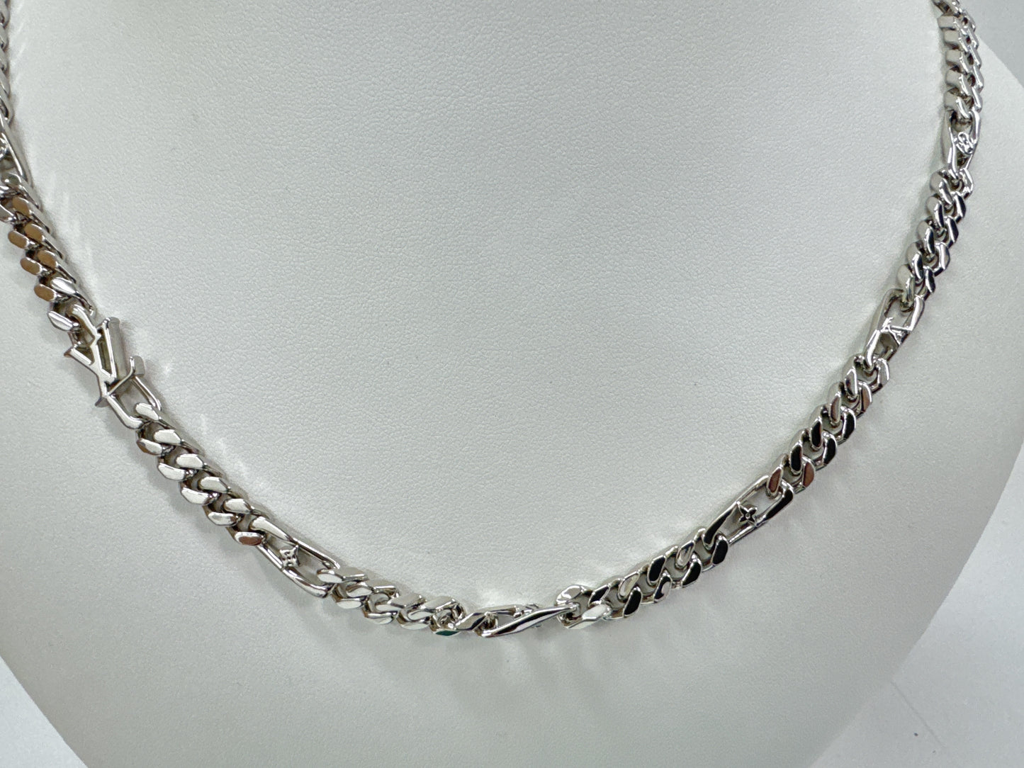 LOUIS VUITTON Louis Vuitton M02248 AK3234 LV Figaro Silver Necklace