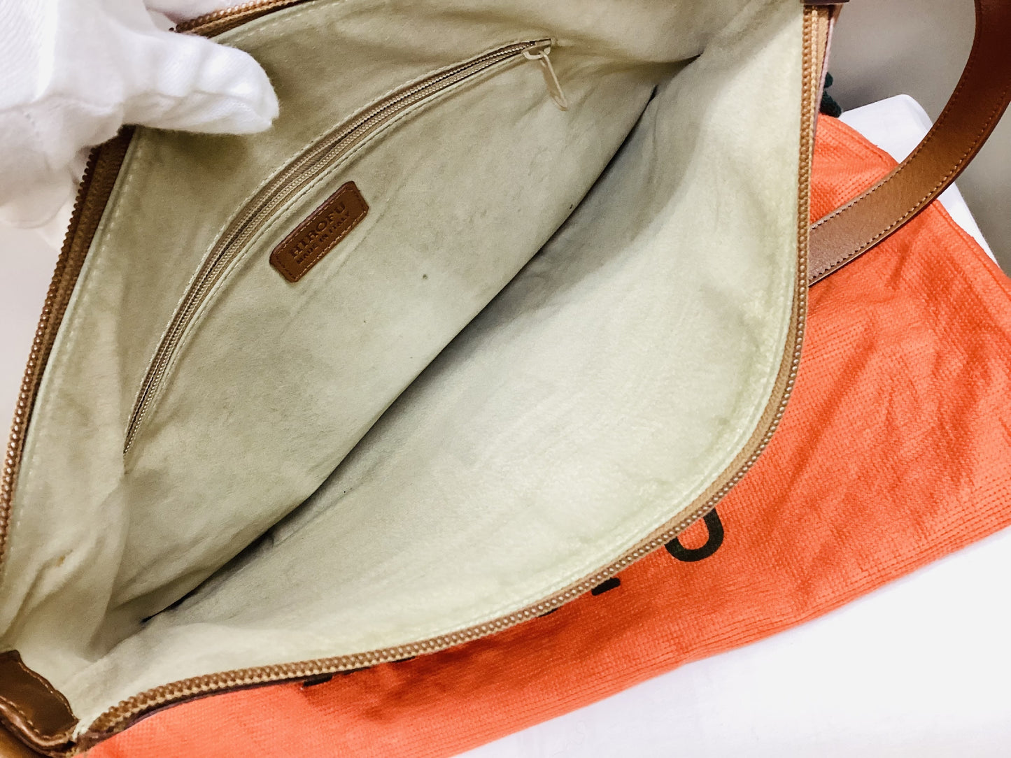 HIROFU H logo embossed genuine leather shoulder bag