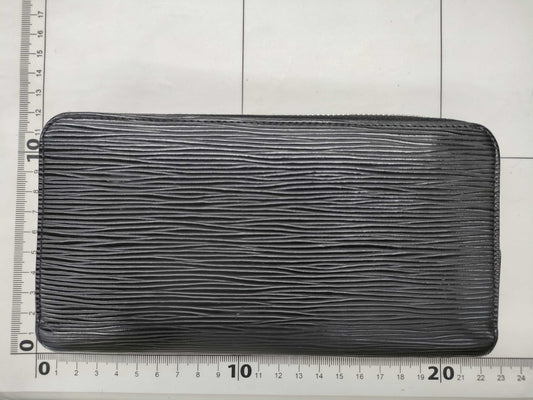 LOUIS VUITTON LV M61857 Epi Noir Zippy Wallet CA2118 Pouch