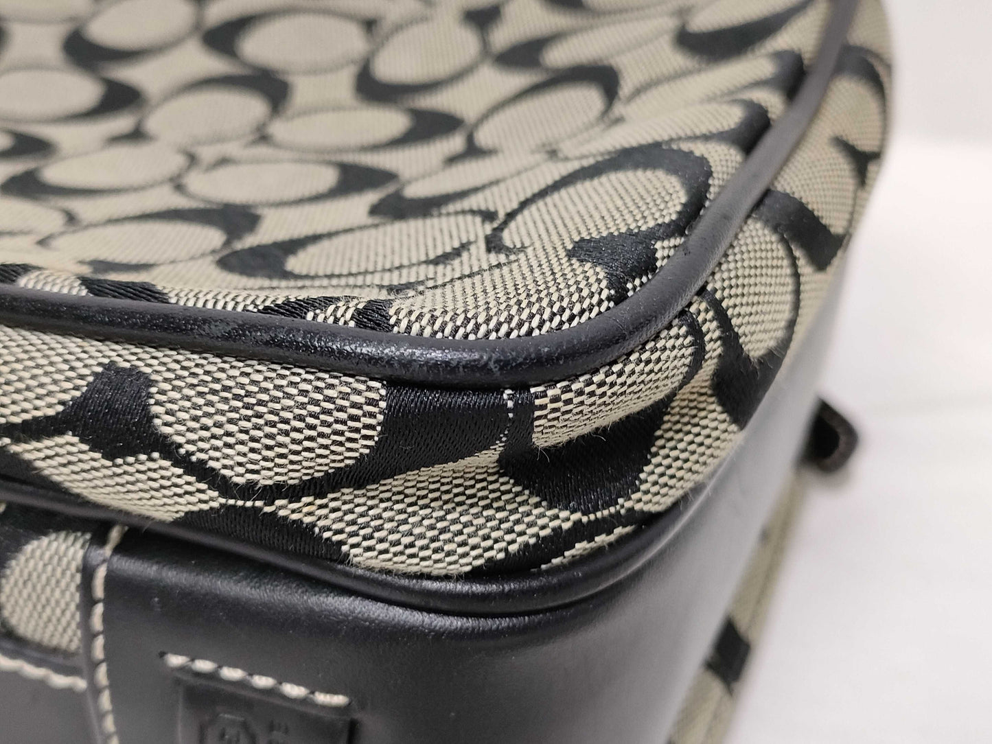 COACH 4-point summary handbag