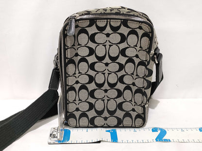 COACH 4-point summary handbag