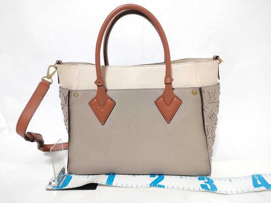 LOUIS VUITTON On My Side MM Handbag