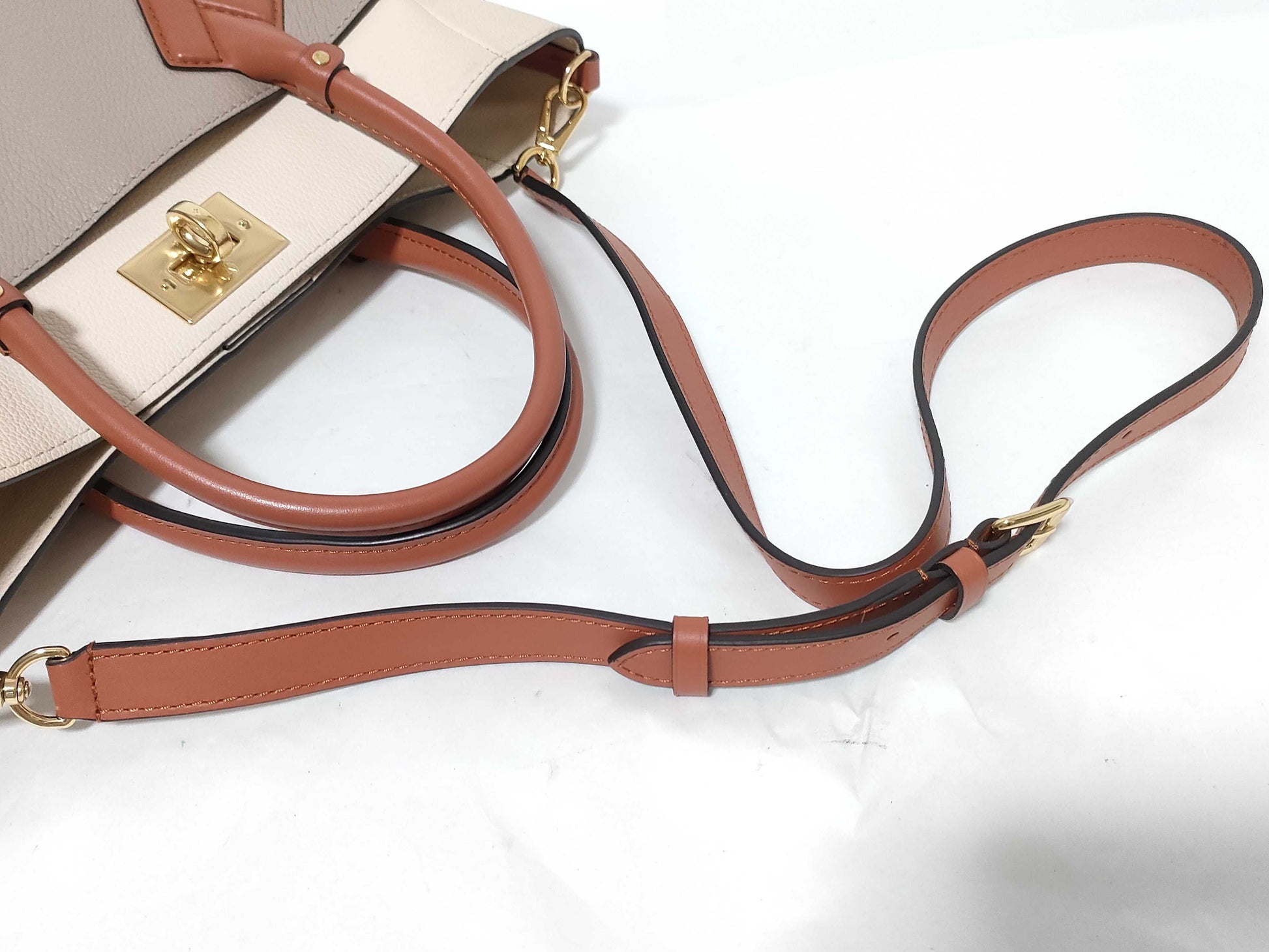 LOUIS VUITTON On My Side MM Handbag