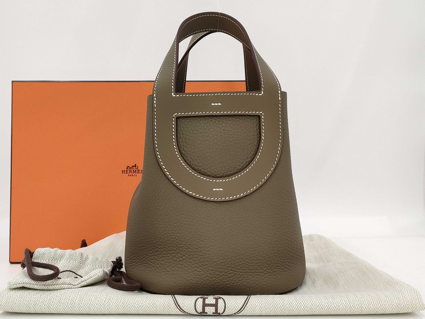 HERMES In the Loop 18 Taurillon Clemence K Stamped Etoupe Handbag