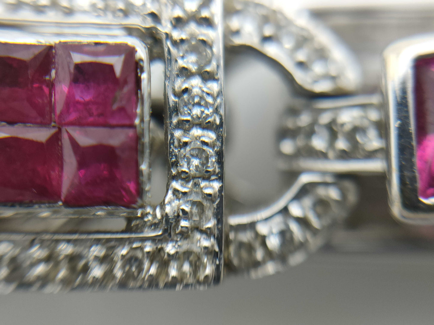 R4.15ct D1.50ct 750 18.2g Bracelet Bangle 
