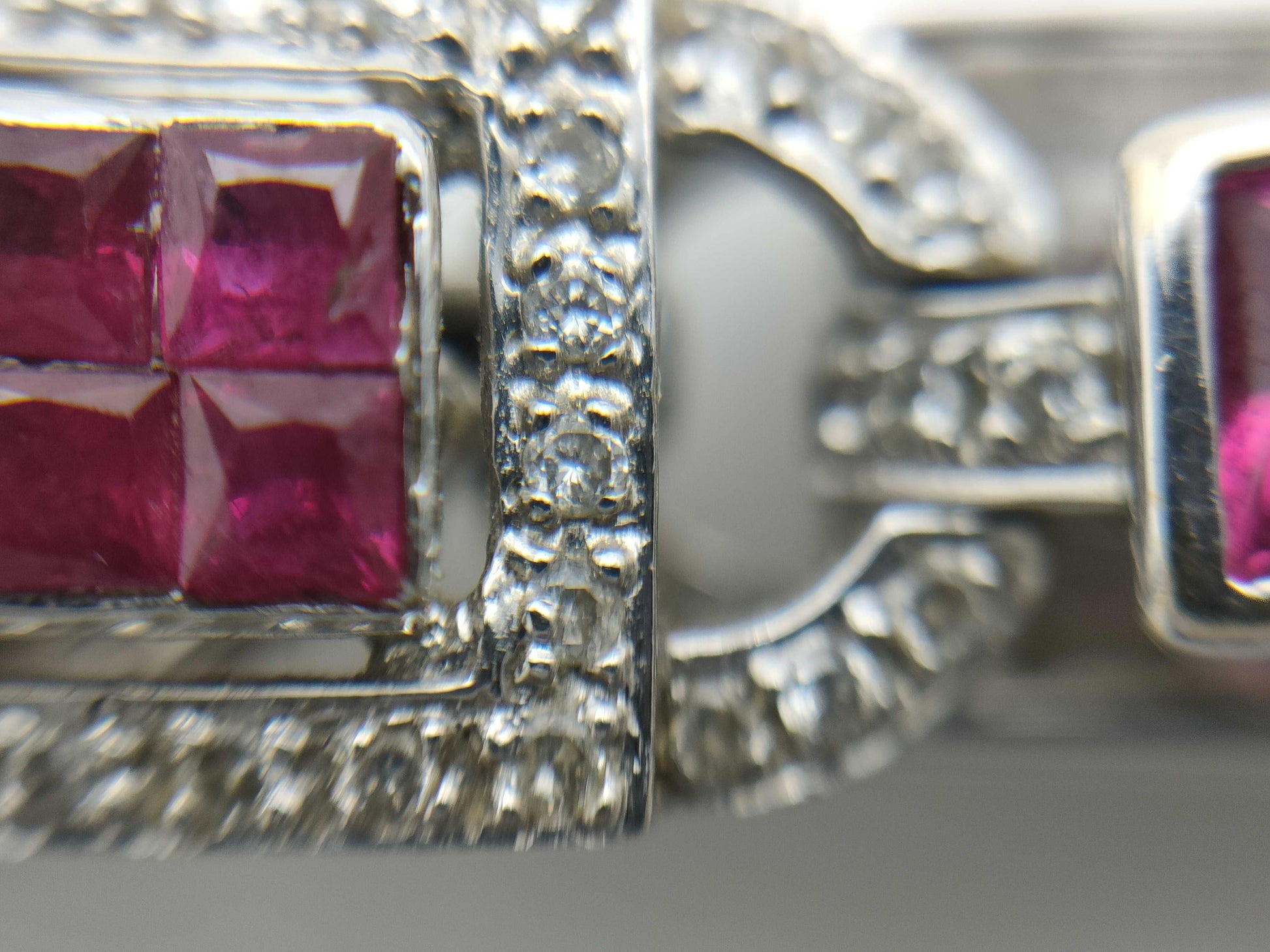 R4.15ct D1.50ct 750 18.2g Bracelet Bangle 