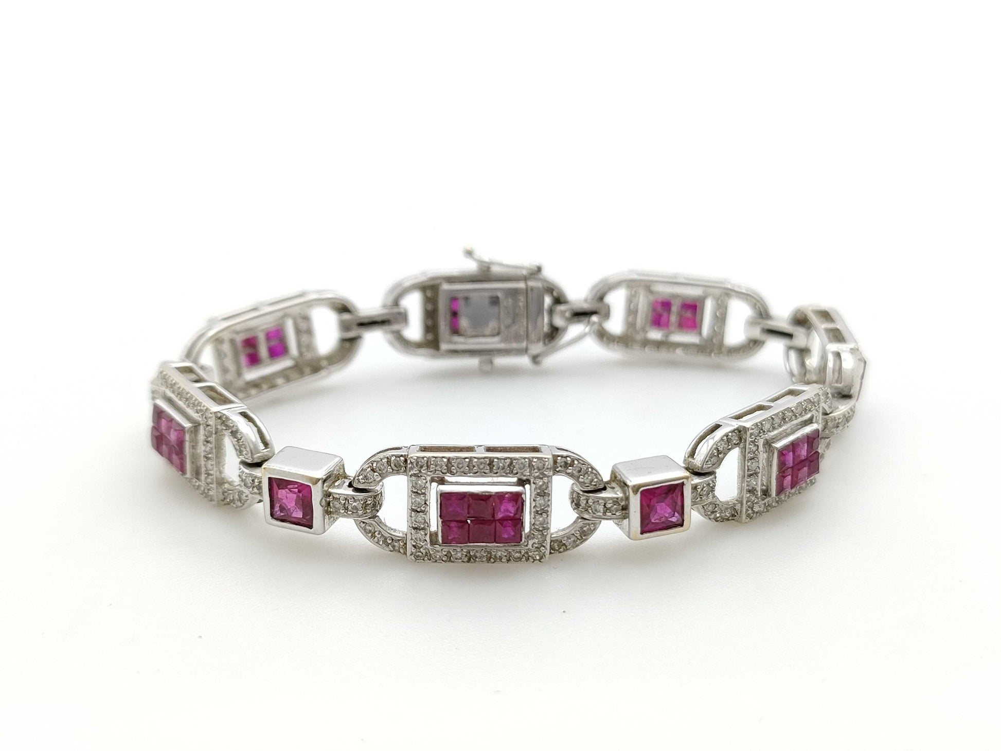 R4.15ct D1.50ct 750 18.2g Bracelet Bangle 
