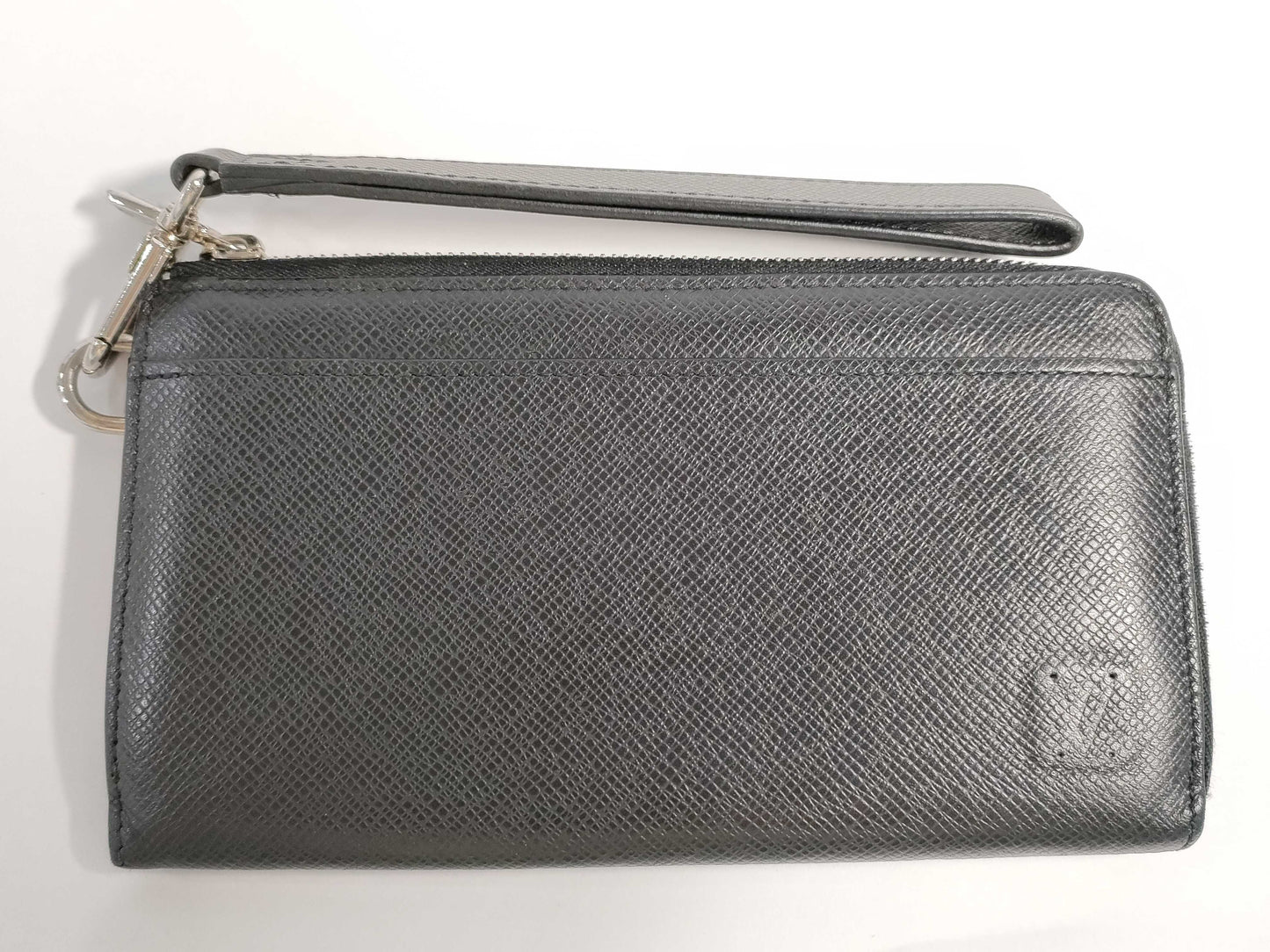 LOUIS VUITTON Taiga Zippy Dragonne Long Wallet with RFID