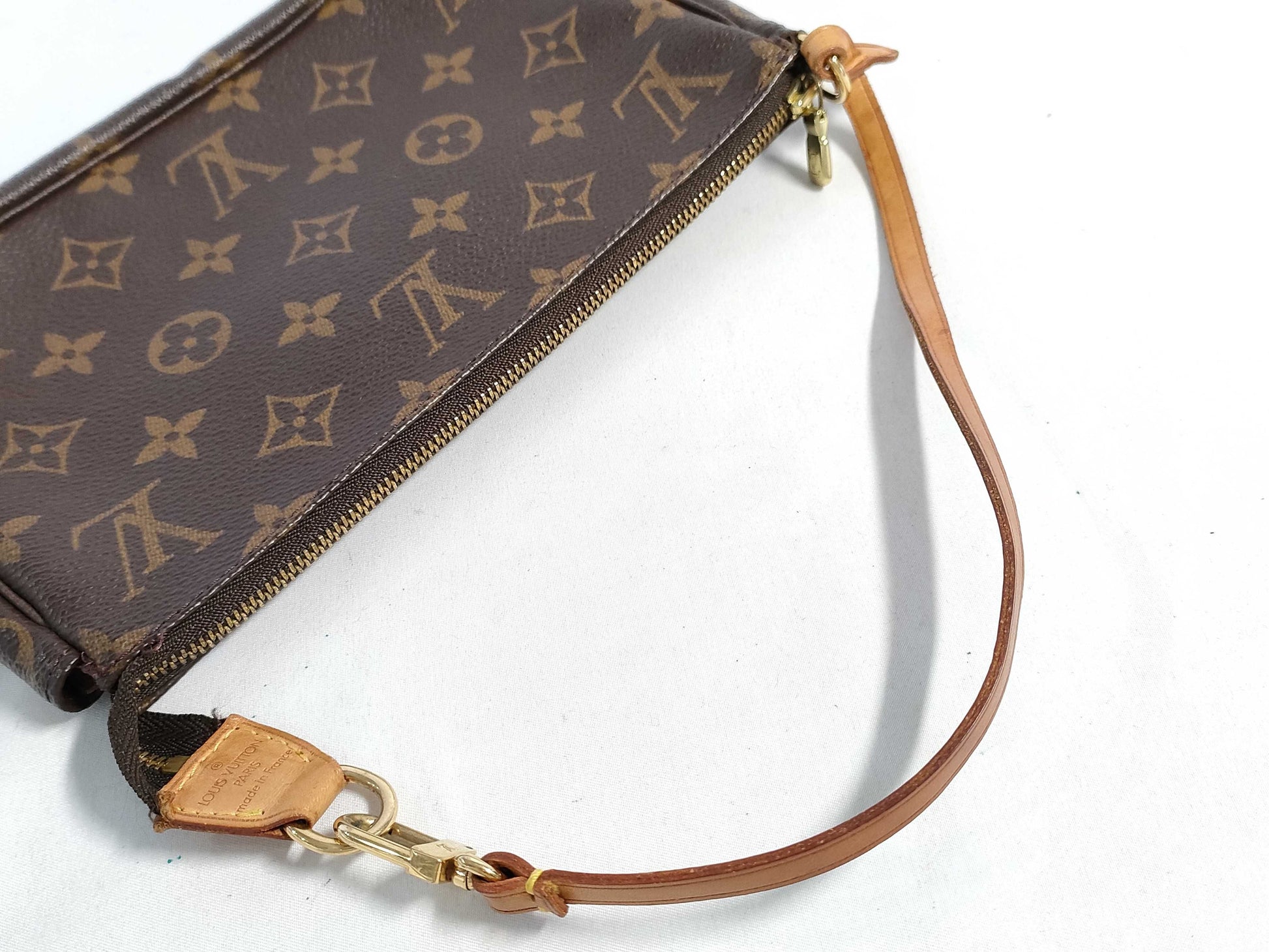 LOUIS VUITTON Monogram Pochette Accessoires Handbag