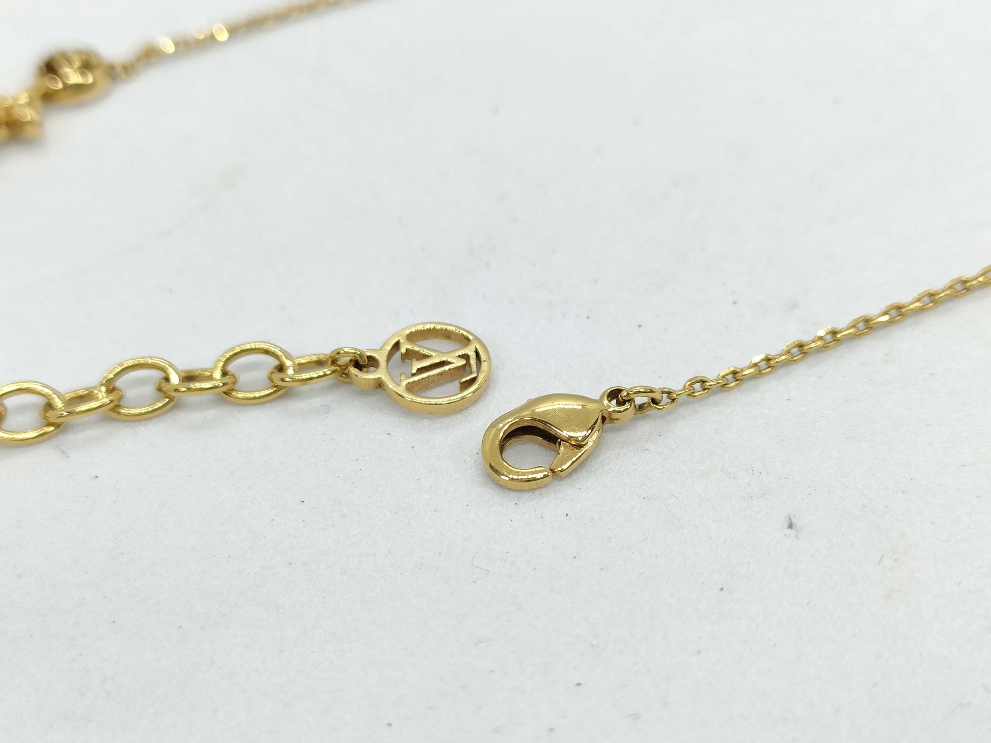 LOUIS VUITTON Collier Petit Louis M00368 Necklace