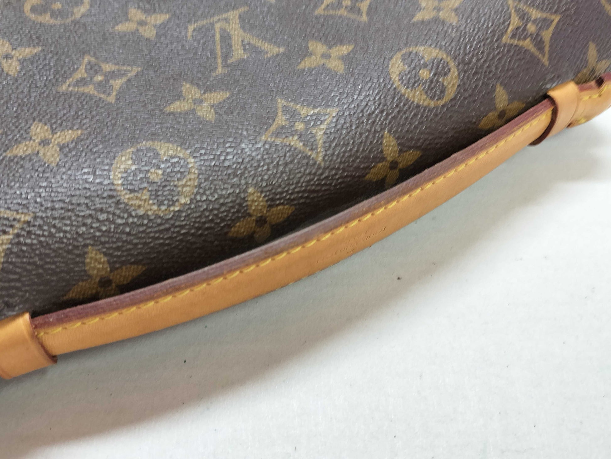 LOUIS VUITTON Monogram Louis Vuitton Message Shoulder Bag Handbag