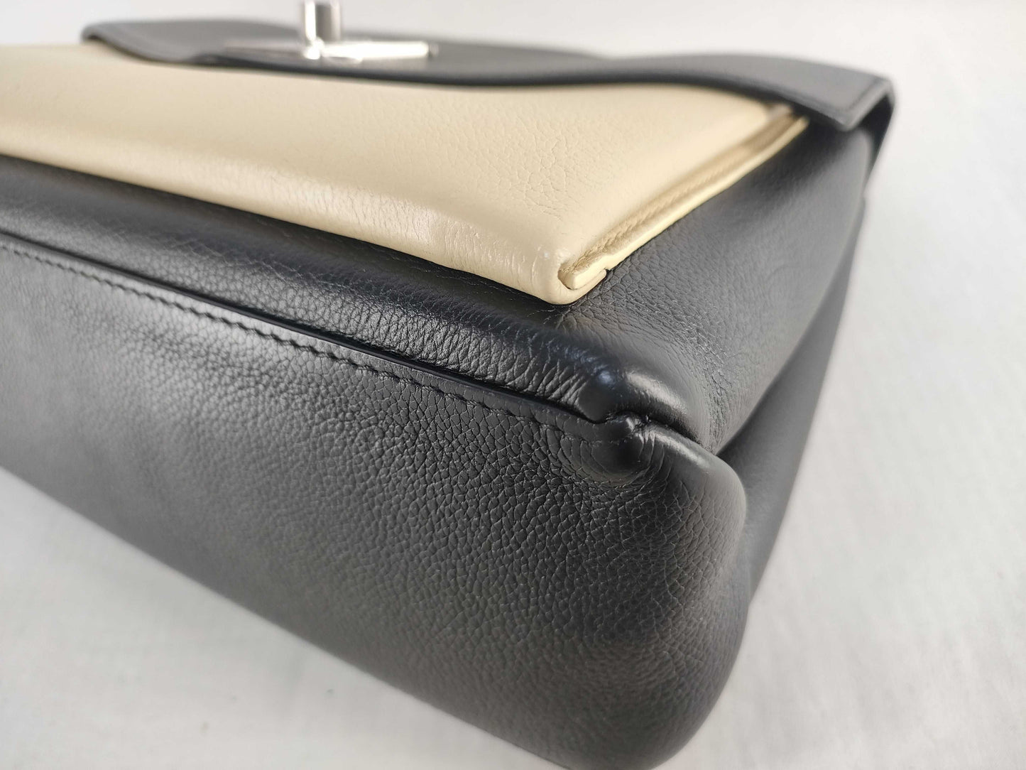 LOUIS VUITTON Lock Me Shoulder Bag/Handbag