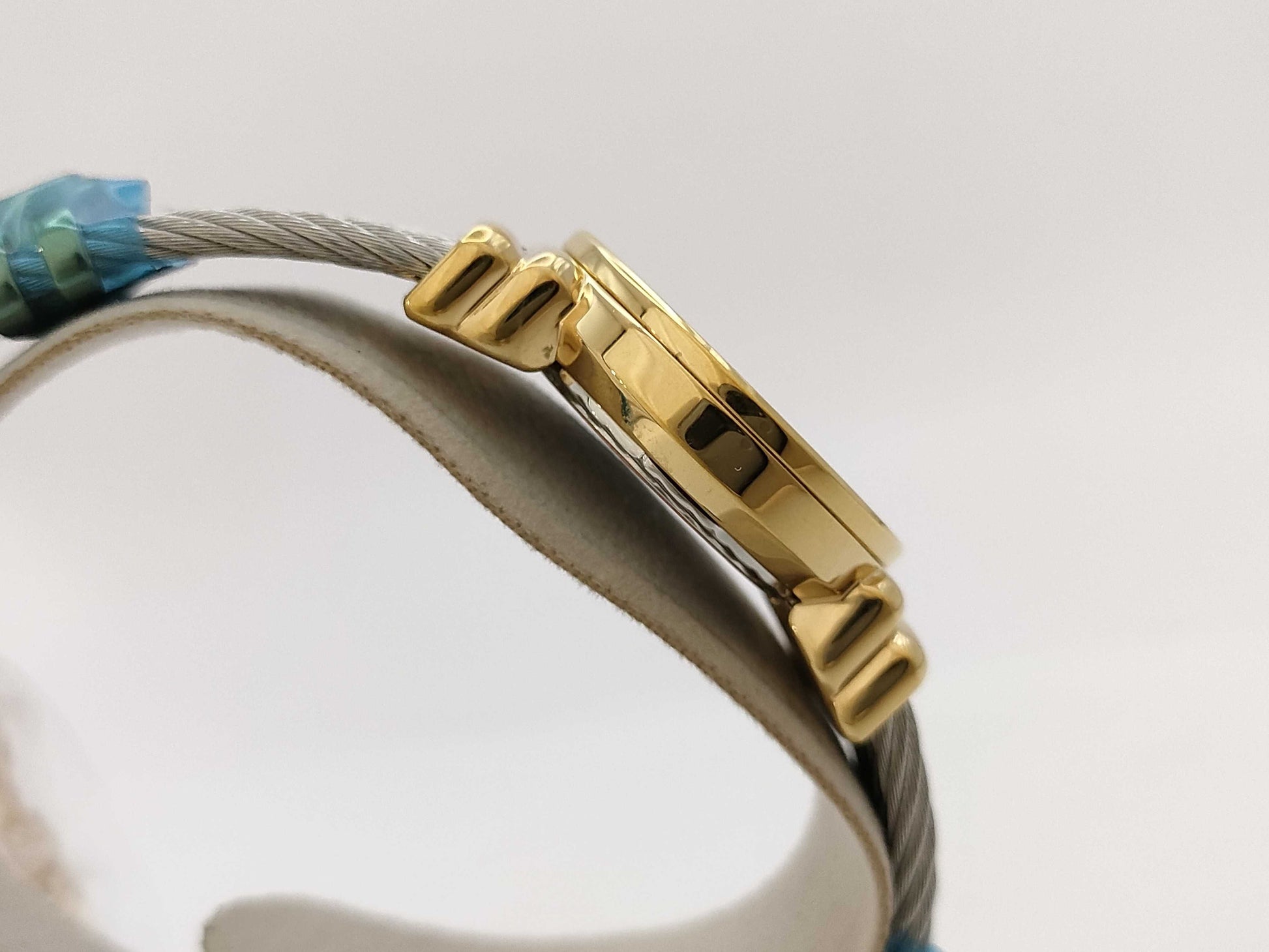 CHARRIOL 028YD1.540.577 P11542 Quartz Red Dial Partial White Shell Dial Women's Watch