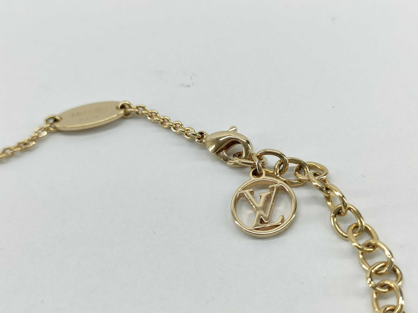 LOUIS VUITTON Essential V Necklace M02382 LE4214 Necklace