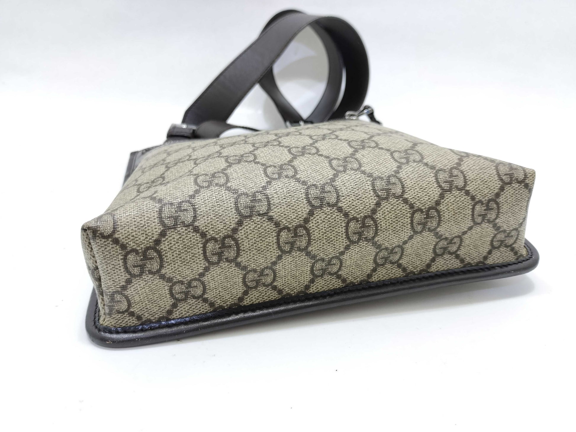 GUCCI GG Supreme Gucci 92562 GG Line PVC Crossbody Shoulder Bag Canvas x Leather Beige Shoulder Bag