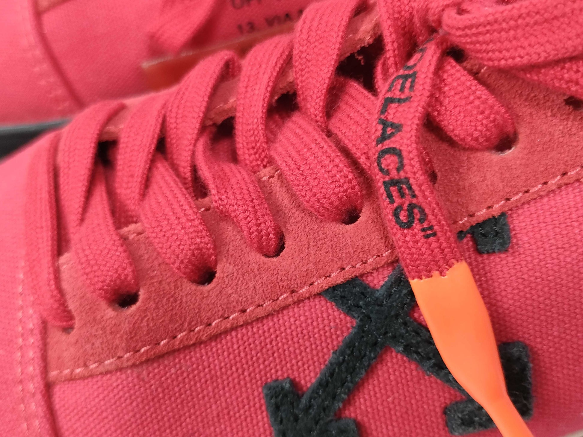 Off-white Arrow Canvas Low-Top Sneakers