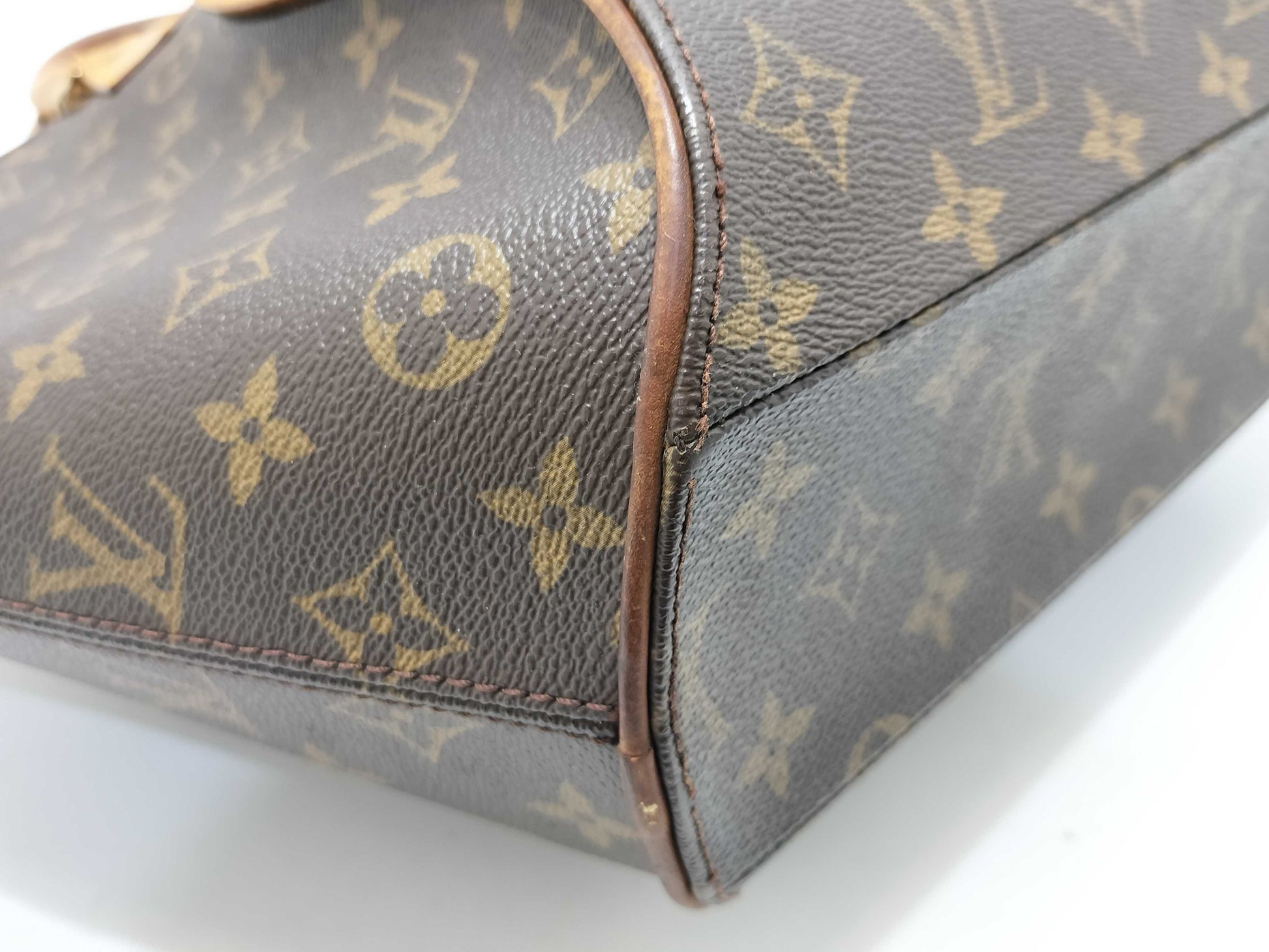 LOUIS VUITTON Monogram Louis Vuitton Monogram Ellipse MM Handbag