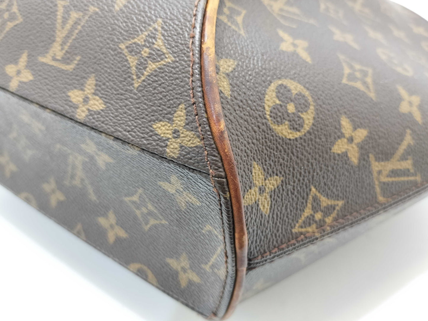 LOUIS VUITTON Monogram Louis Vuitton Monogram Ellipse MM Handbag