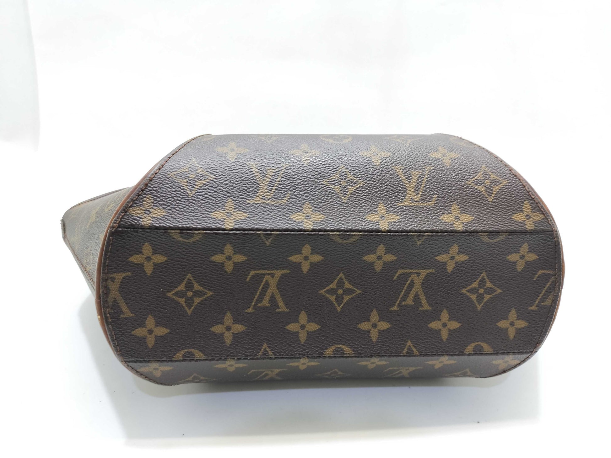 LOUIS VUITTON Monogram Louis Vuitton Monogram Ellipse MM Handbag