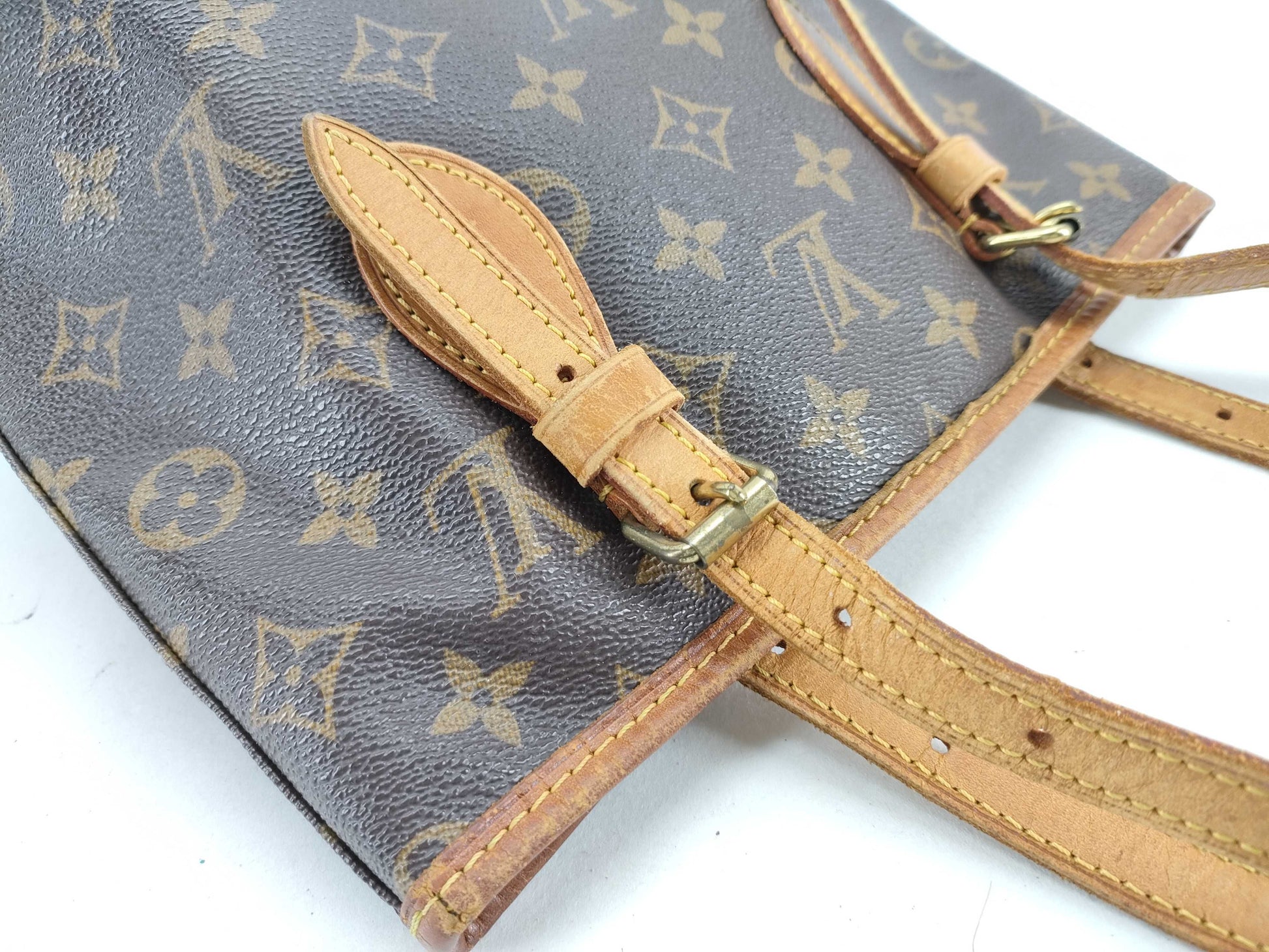 LOUIS VUITTON Monogram Louis Vuitton Petit Bucket Monogram Tote Bag