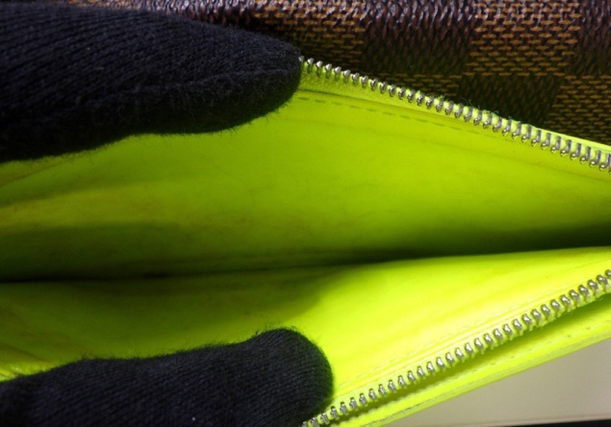 LOUIS VUITTON Damier Wallet Bag