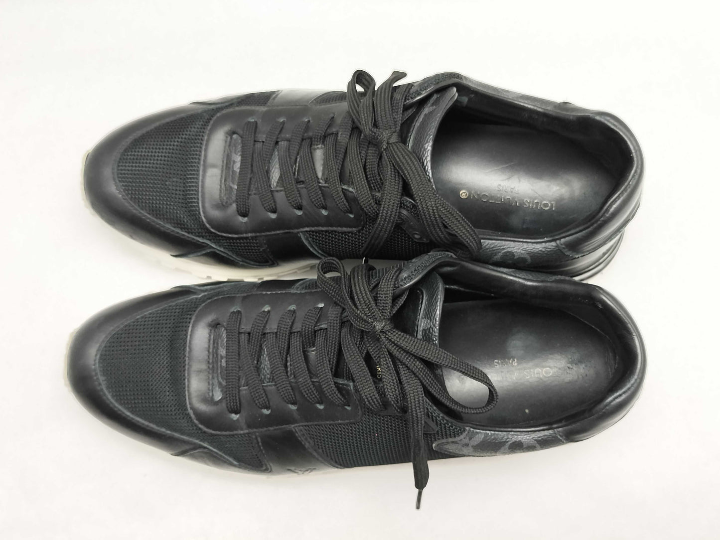 LOUIS VUITTON ◎. Sneakers