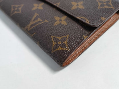 LOUIS VUITTON Monogram LV Wallet
