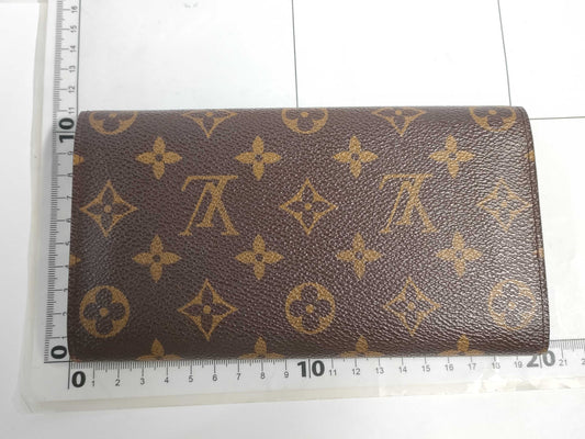 LOUIS VUITTON Monogram LV Wallet