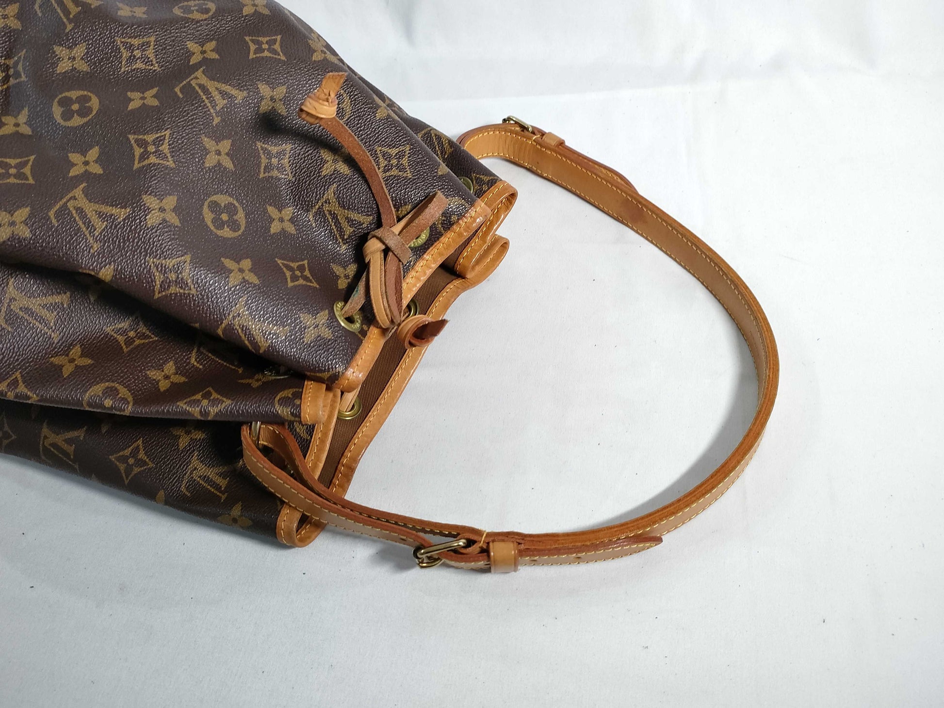 LOUIS VUITTON Monogram Louis Vuitton Noe Shoulder Bag