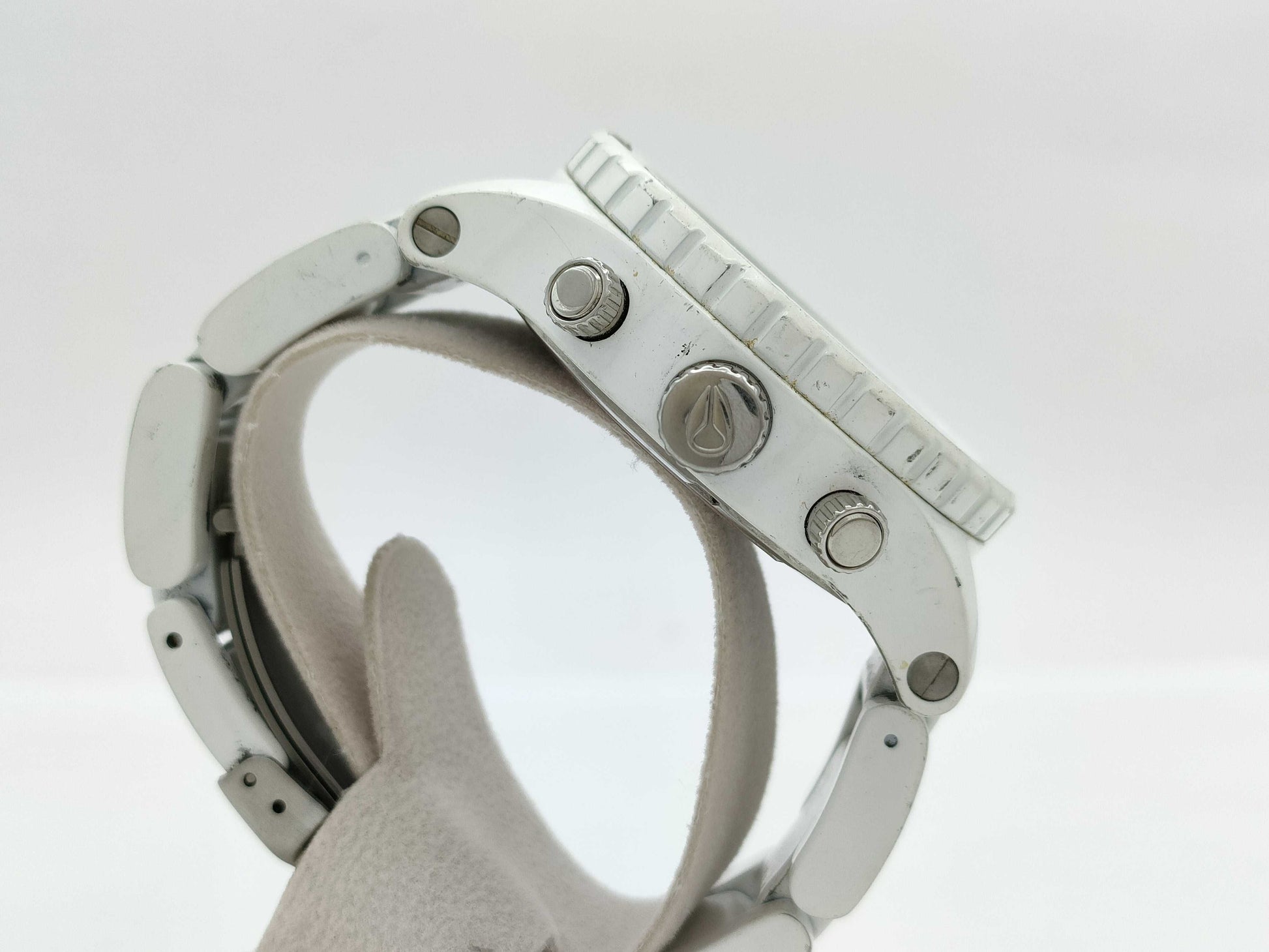 Nixon 42-20 White Chrono 14F Quartz Immovable Men's Watch