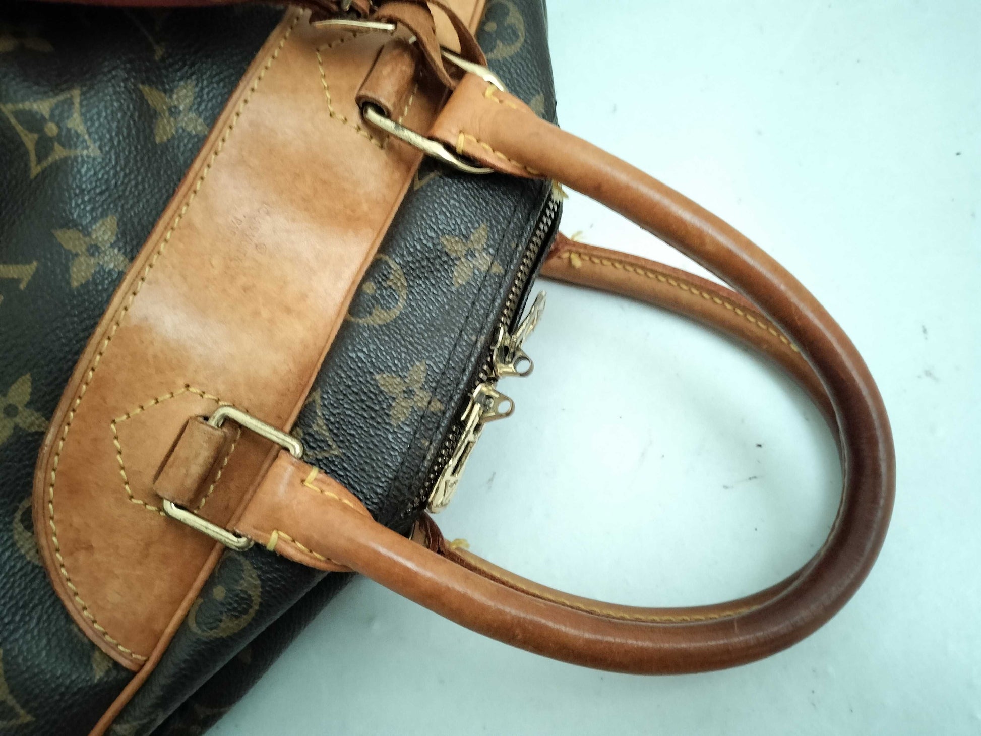 LOUIS VUITTON Monogram LV Deauville M47270 Monogram Handbag