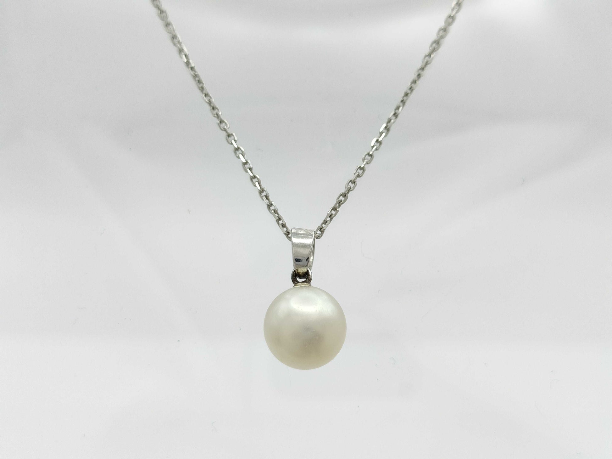 MIKIMOTO Pearl Necklace, 8.6mm Diameter, 18K Gold, 5.3g 