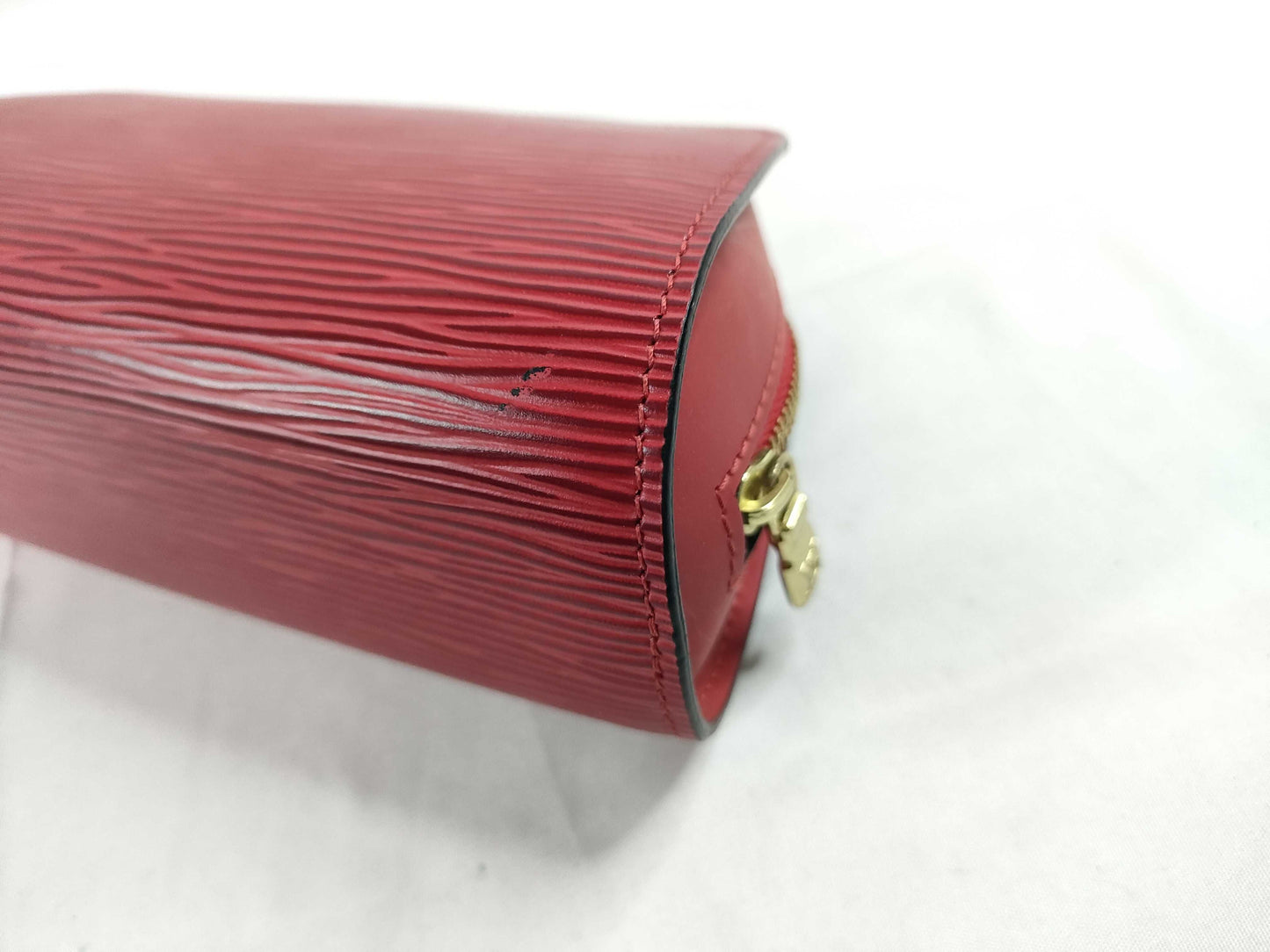 LOUIS VUITTON Epi Dauphine PM Pouch in Castilian Red M48447