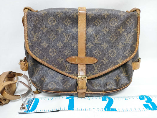 LOUIS VUITTON Monogram Louis Vuitton Saumur 30 Shoulder Bag