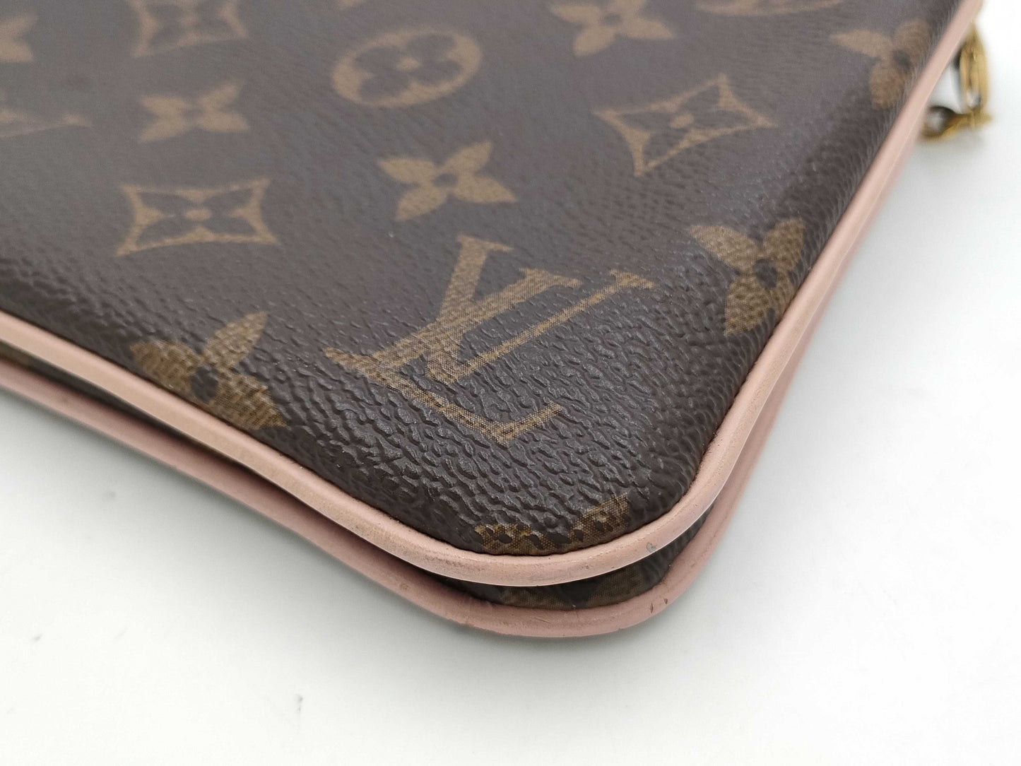 LOUIS VUITTON shoulder bag