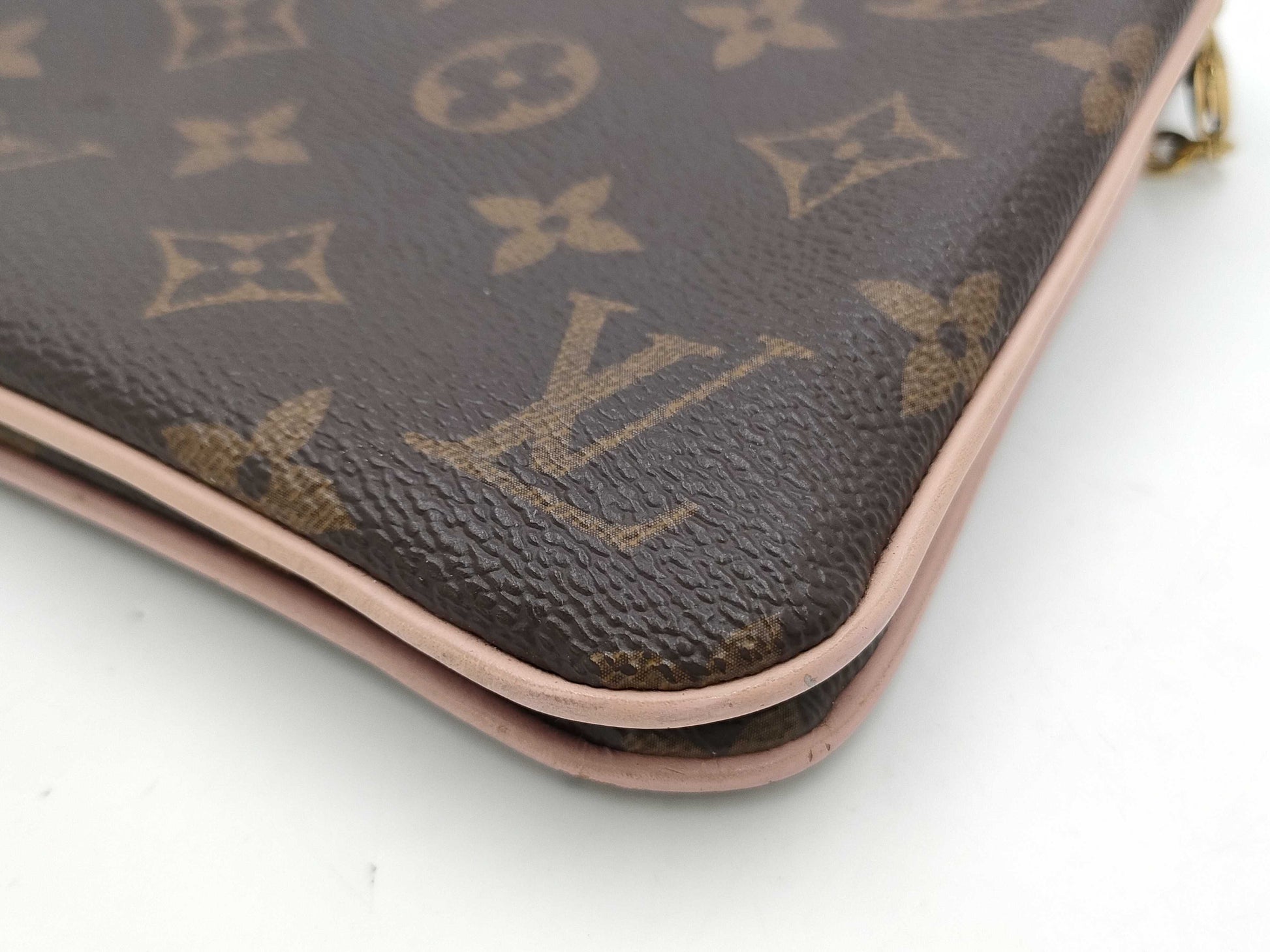 LOUIS VUITTON shoulder bag