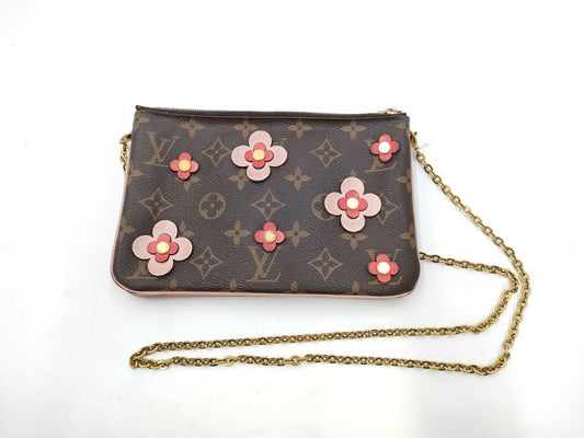 LOUIS VUITTON shoulder bag