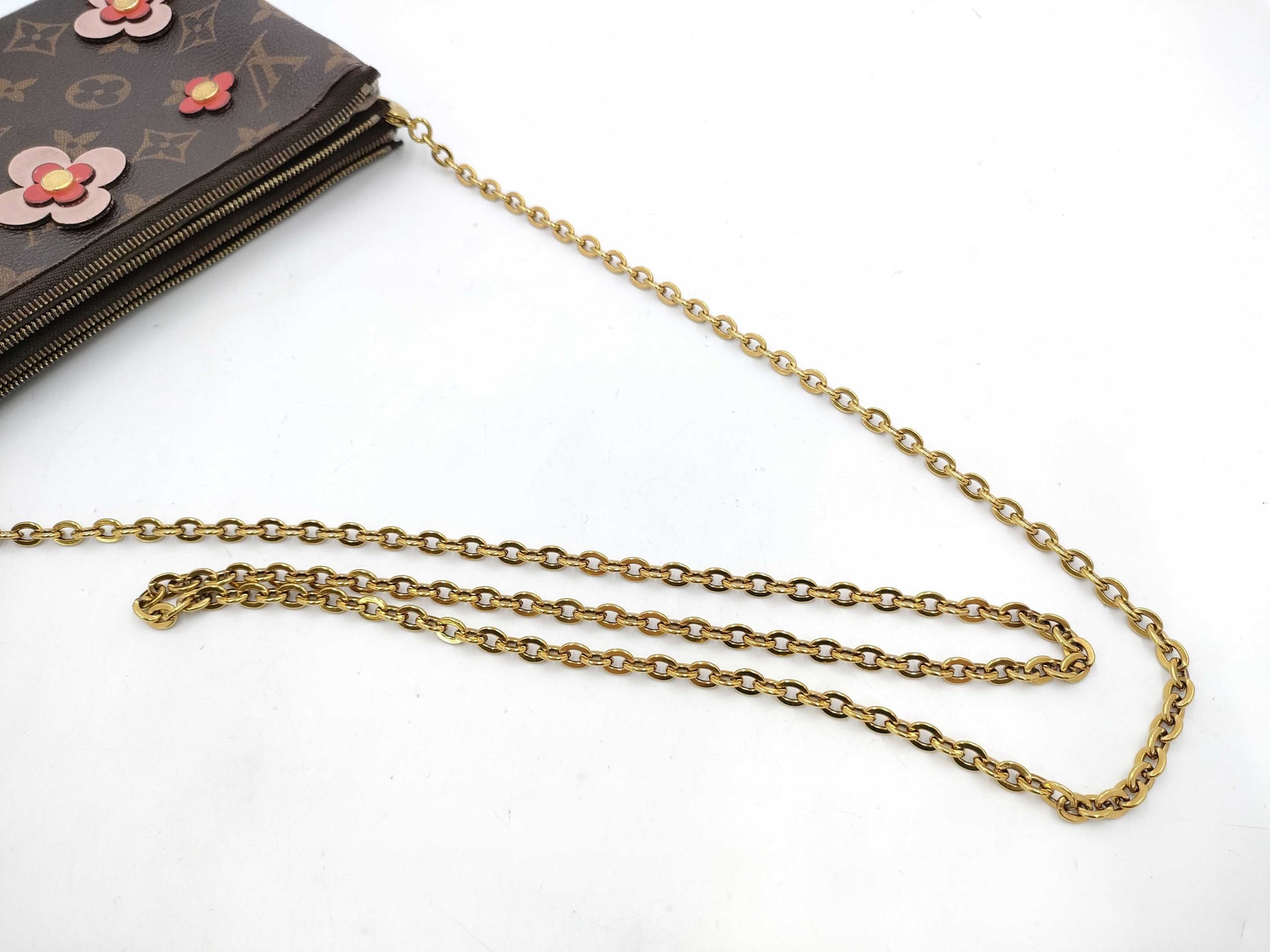 LOUIS VUITTON shoulder bag